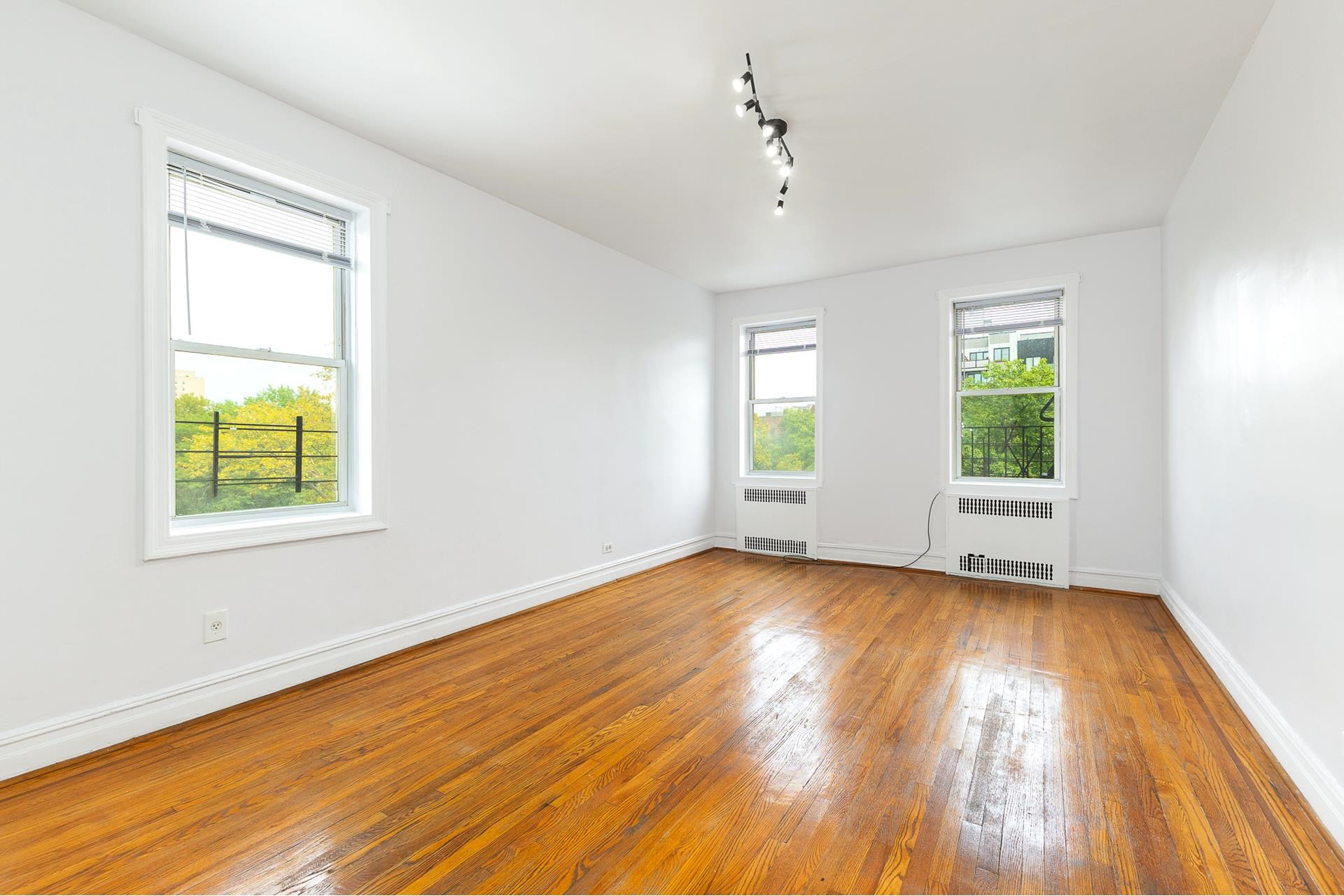 #19 photo, 570 OCEAN Parkway, ブルックリン区 Kensington , NY 11218