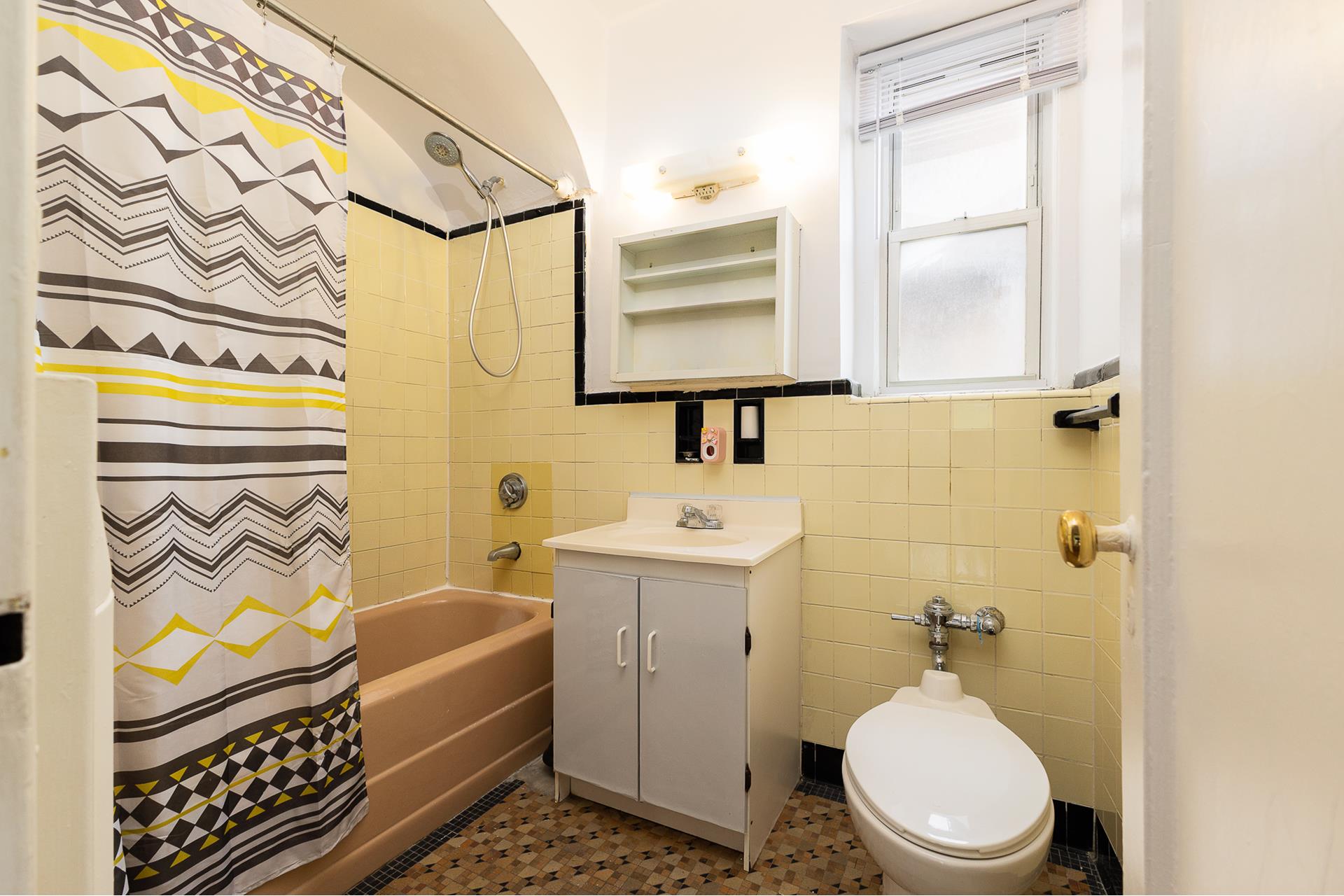 #21 photo, 570 OCEAN Parkway, ブルックリン区 Kensington , NY 11218