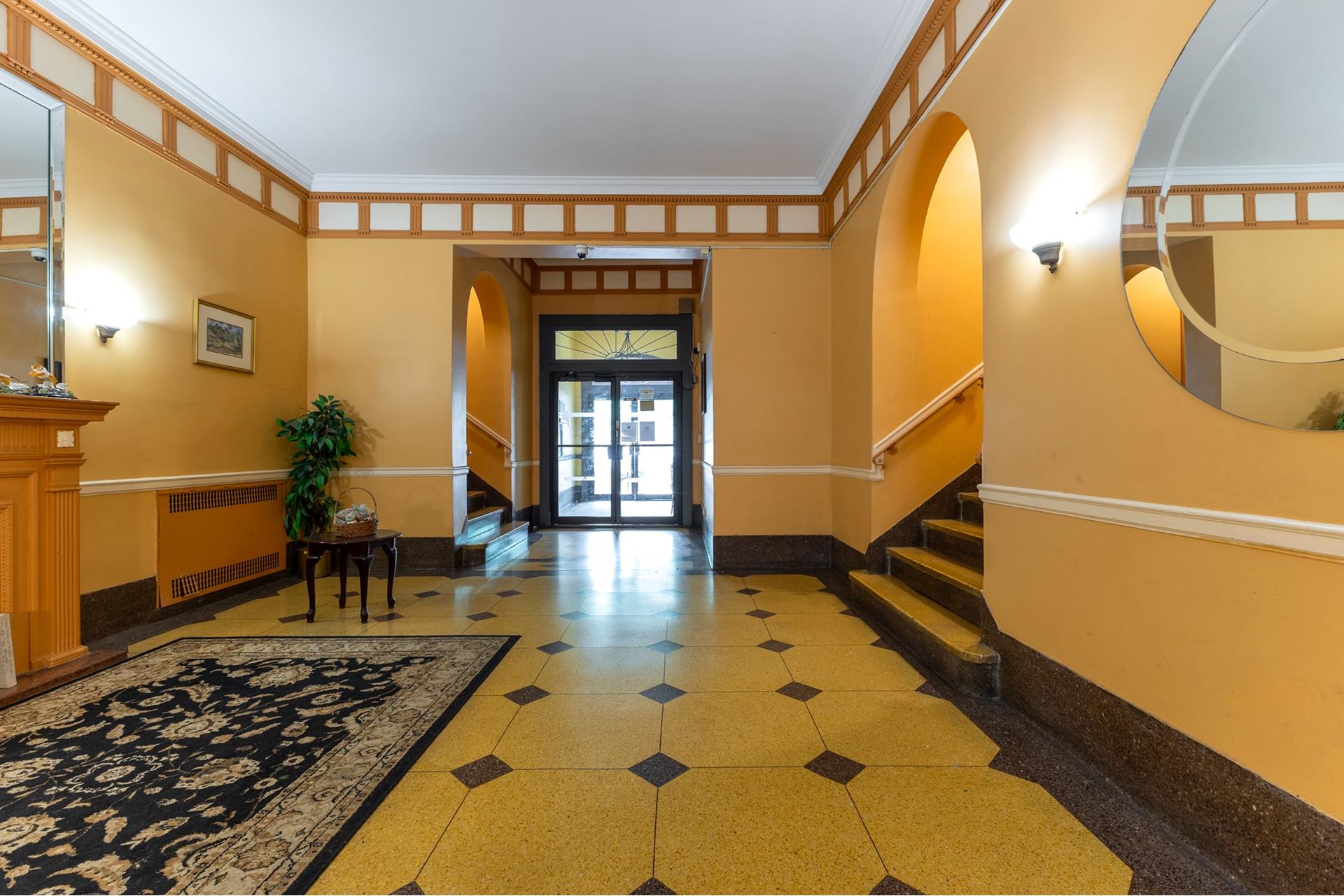 #22 photo, 570 OCEAN Parkway, ブルックリン区 Kensington , NY 11218