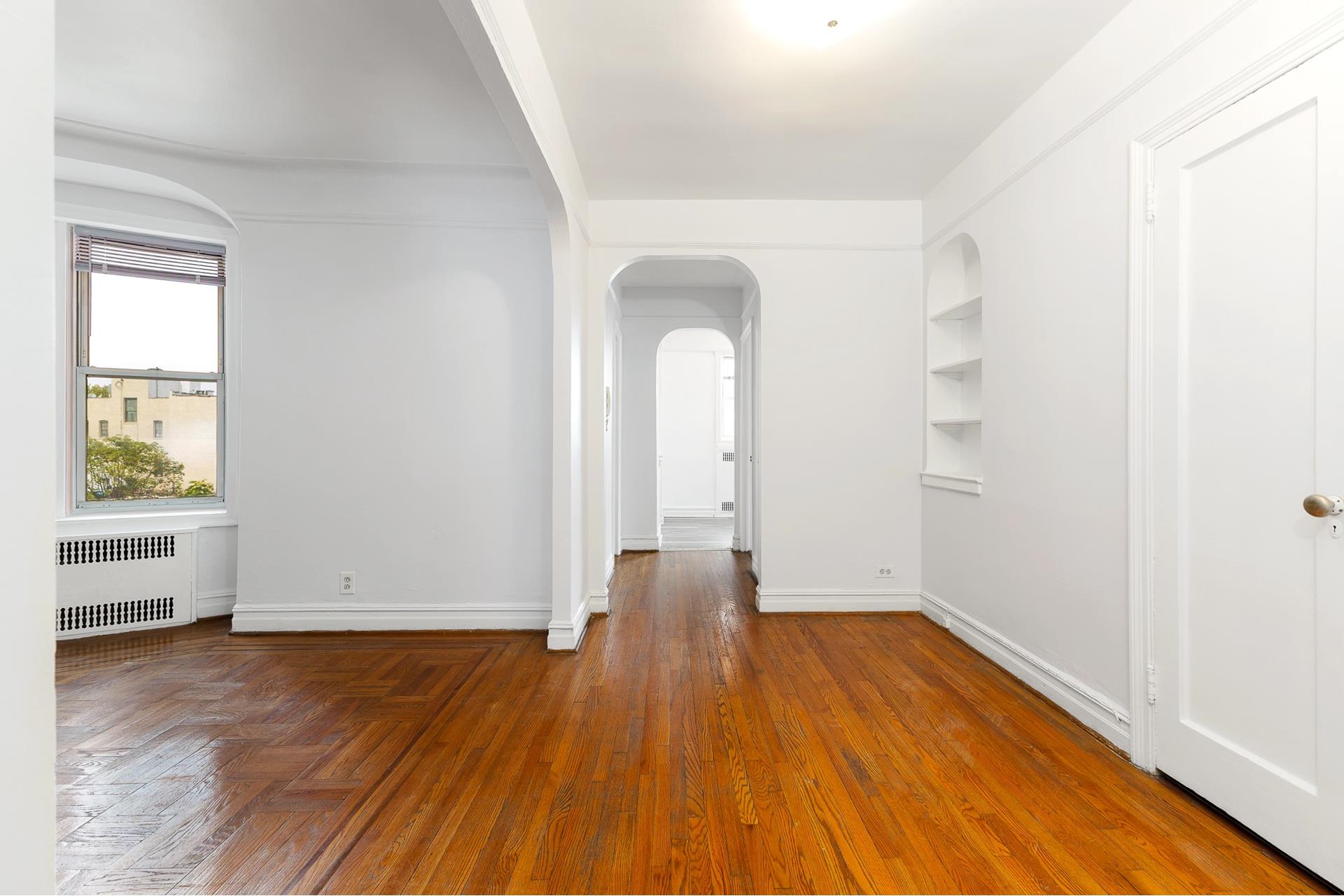 #6 photo, 570 OCEAN Parkway, ブルックリン区 Kensington , NY 11218