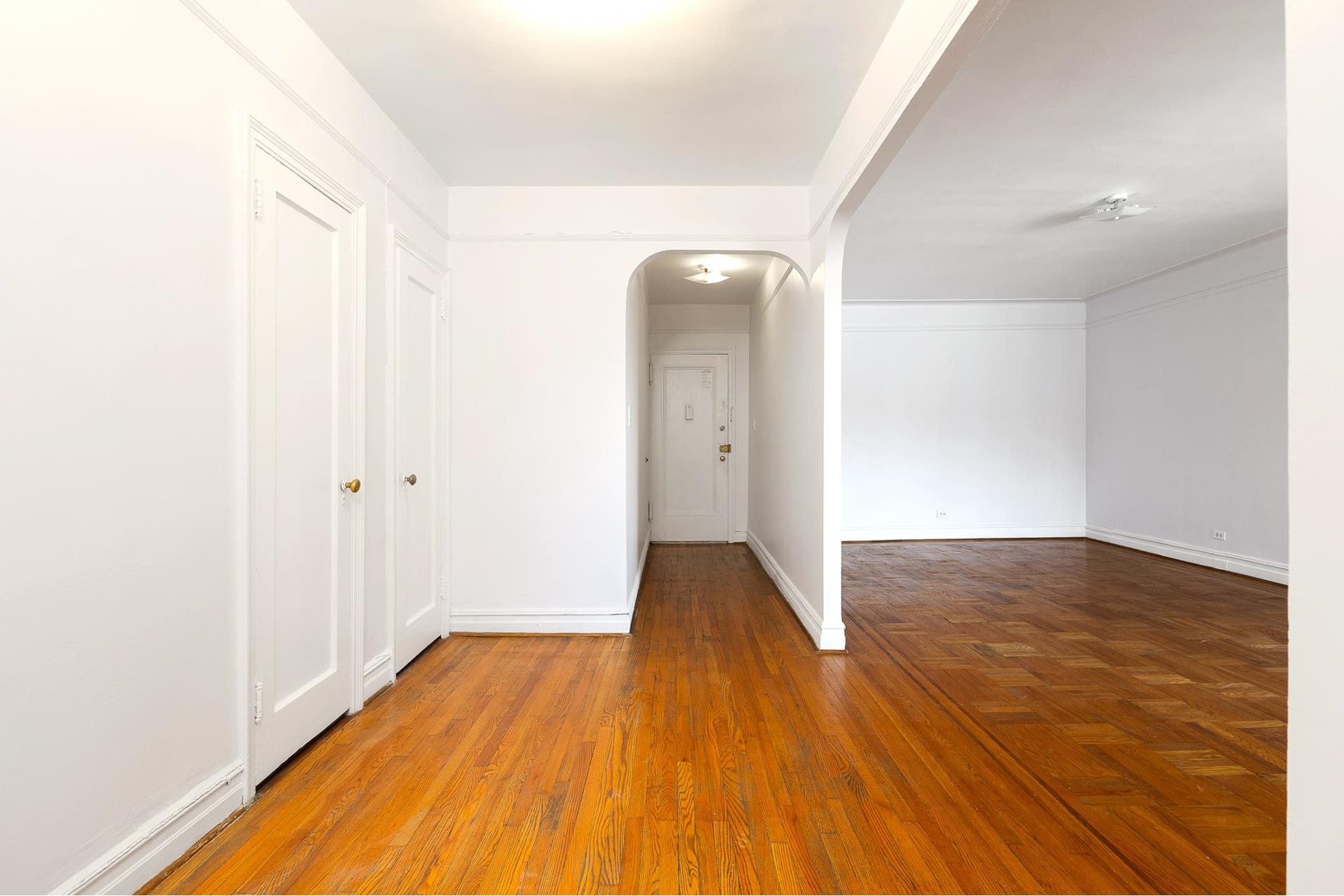 #8 photo, 570 OCEAN Parkway, ブルックリン区 Kensington , NY 11218