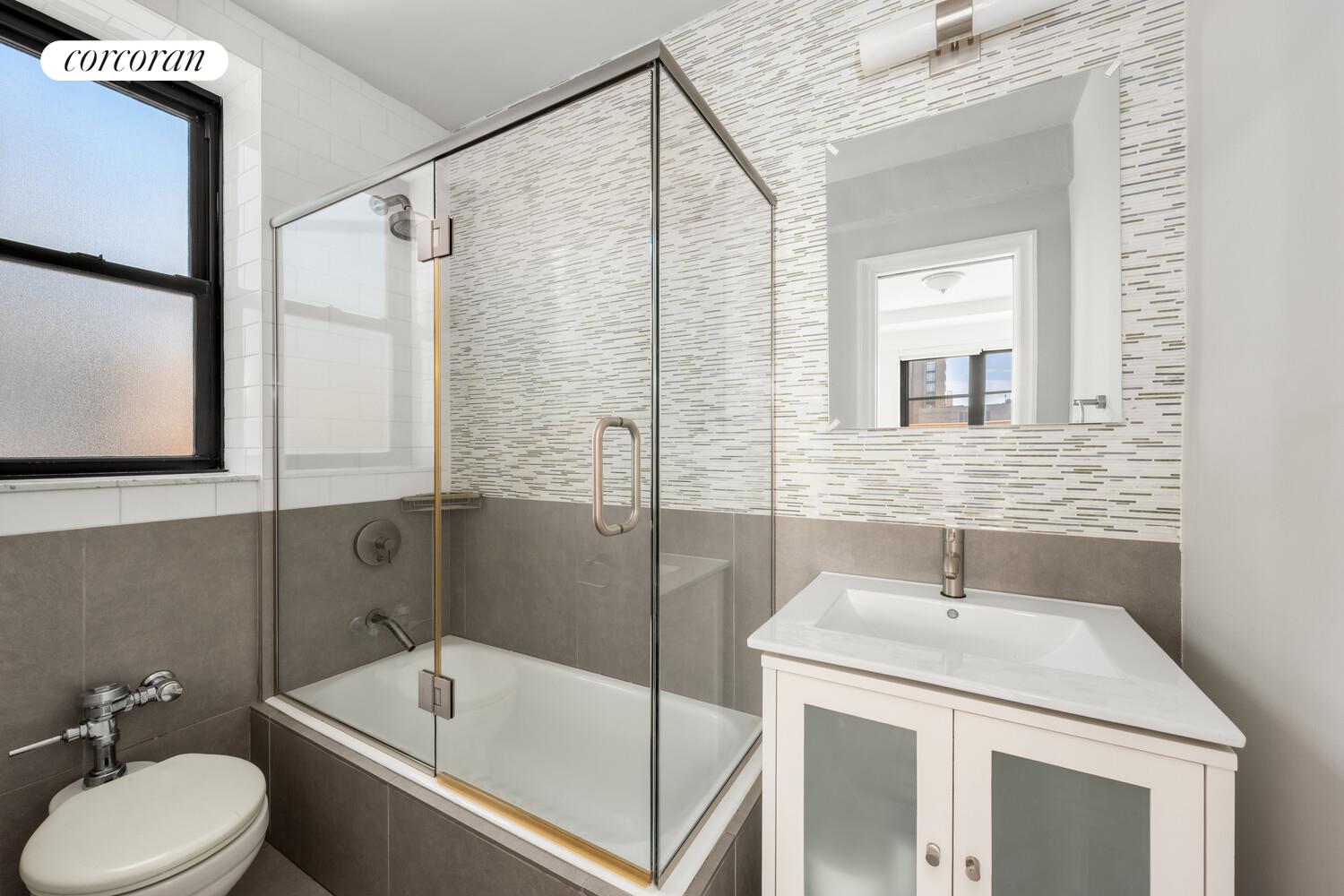 #10 photo, 235 E 22ND Street, マンハッタン Gramercy Park , NY 10010