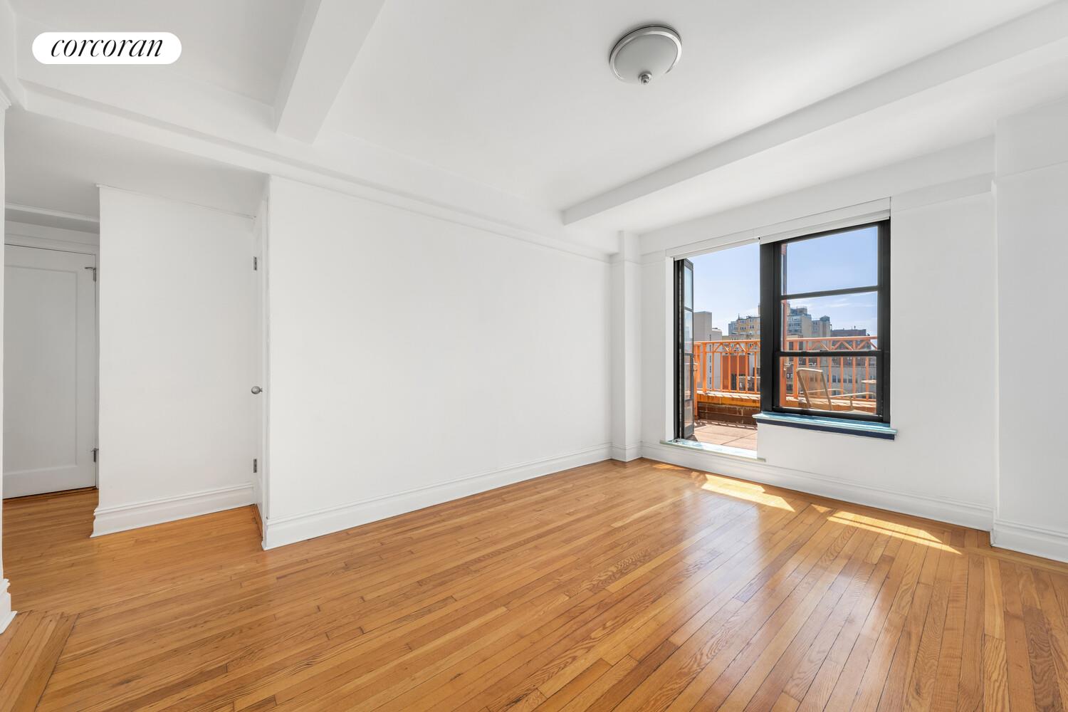 #9 photo, 235 E 22ND Street, マンハッタン Gramercy Park , NY 10010