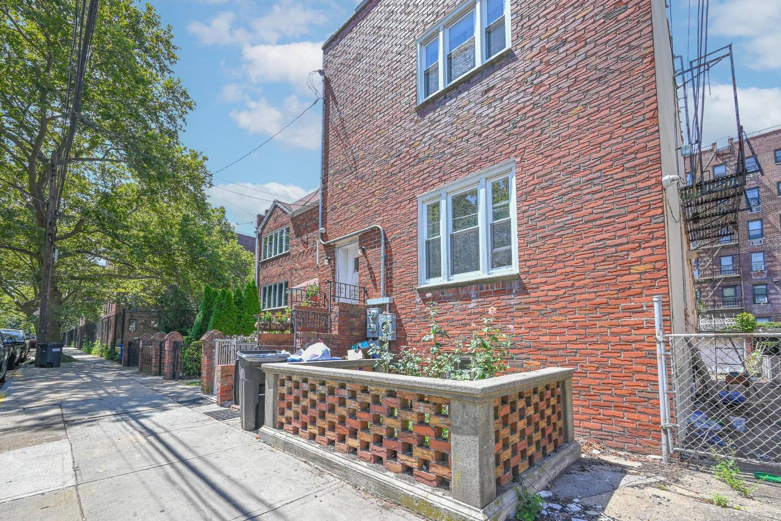 #2 photo, 2518 W 1st St, ブルックリン区 Gravesend , NY 11223