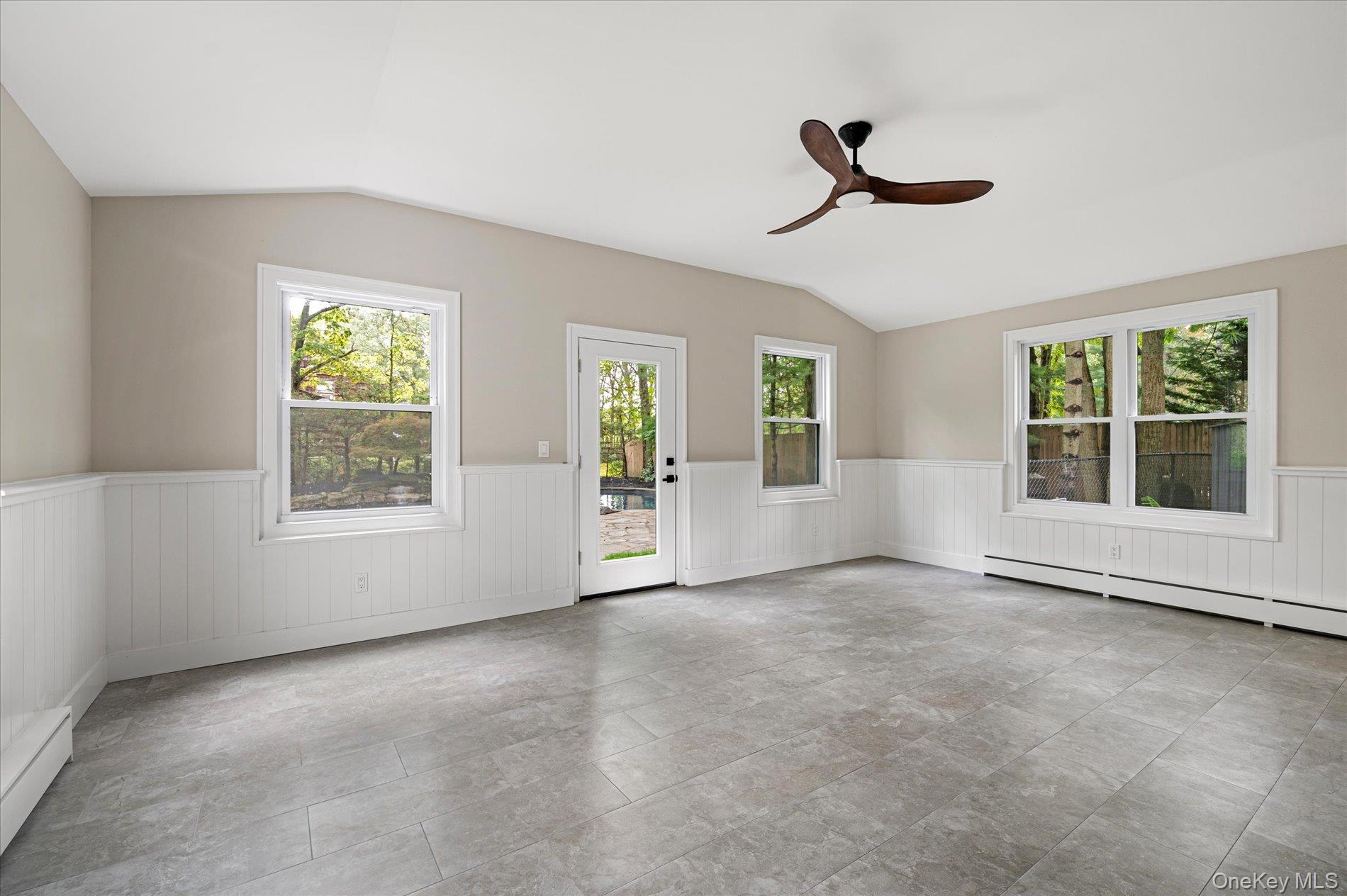 #16 photo, 20 Melody Lane, サフォーク郡 Kings Park , NY 11754