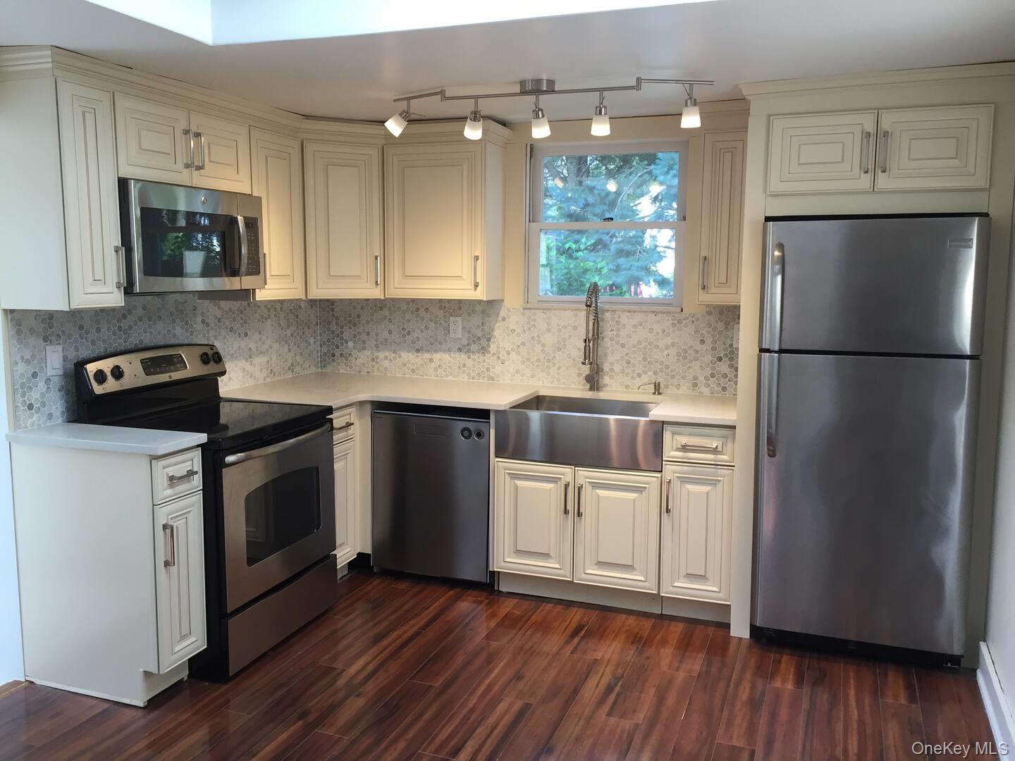 #2 photo, 102 Woodbury Road, サフォーク郡 Huntington , NY 11743