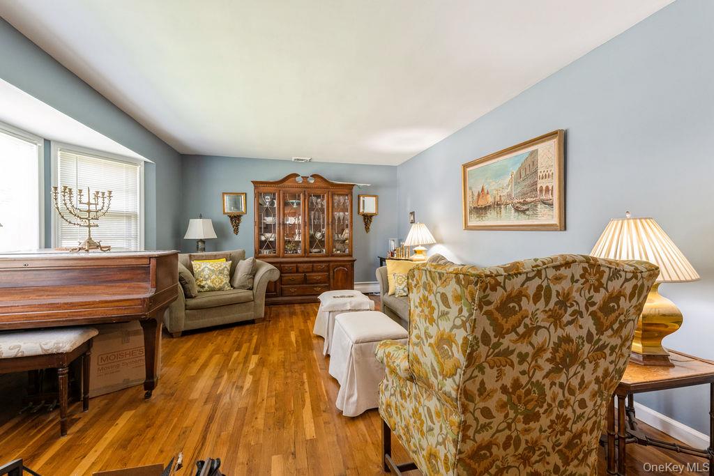 #2 photo, 635 Hempstead Avenue, West Hempstead , NY 11552