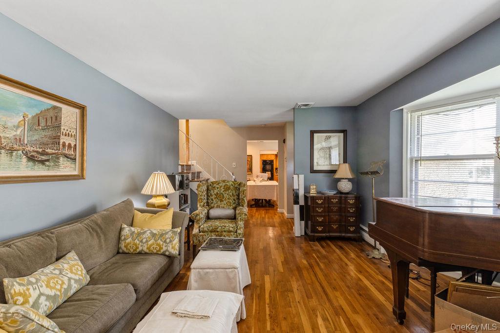 #3 photo, 635 Hempstead Avenue, West Hempstead , NY 11552