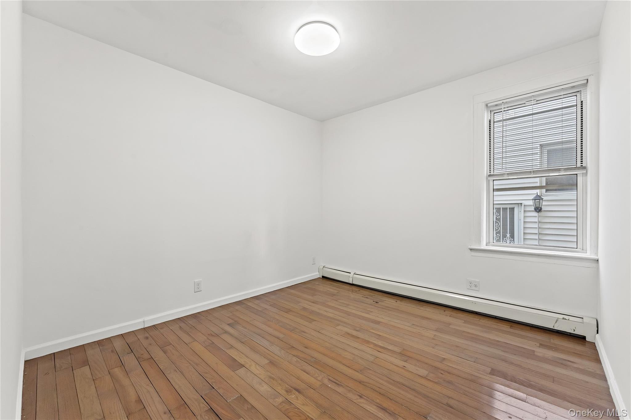 #8 photo, 48-35 Clearview Expressway, クイーンズ区 Bayside , NY 11364