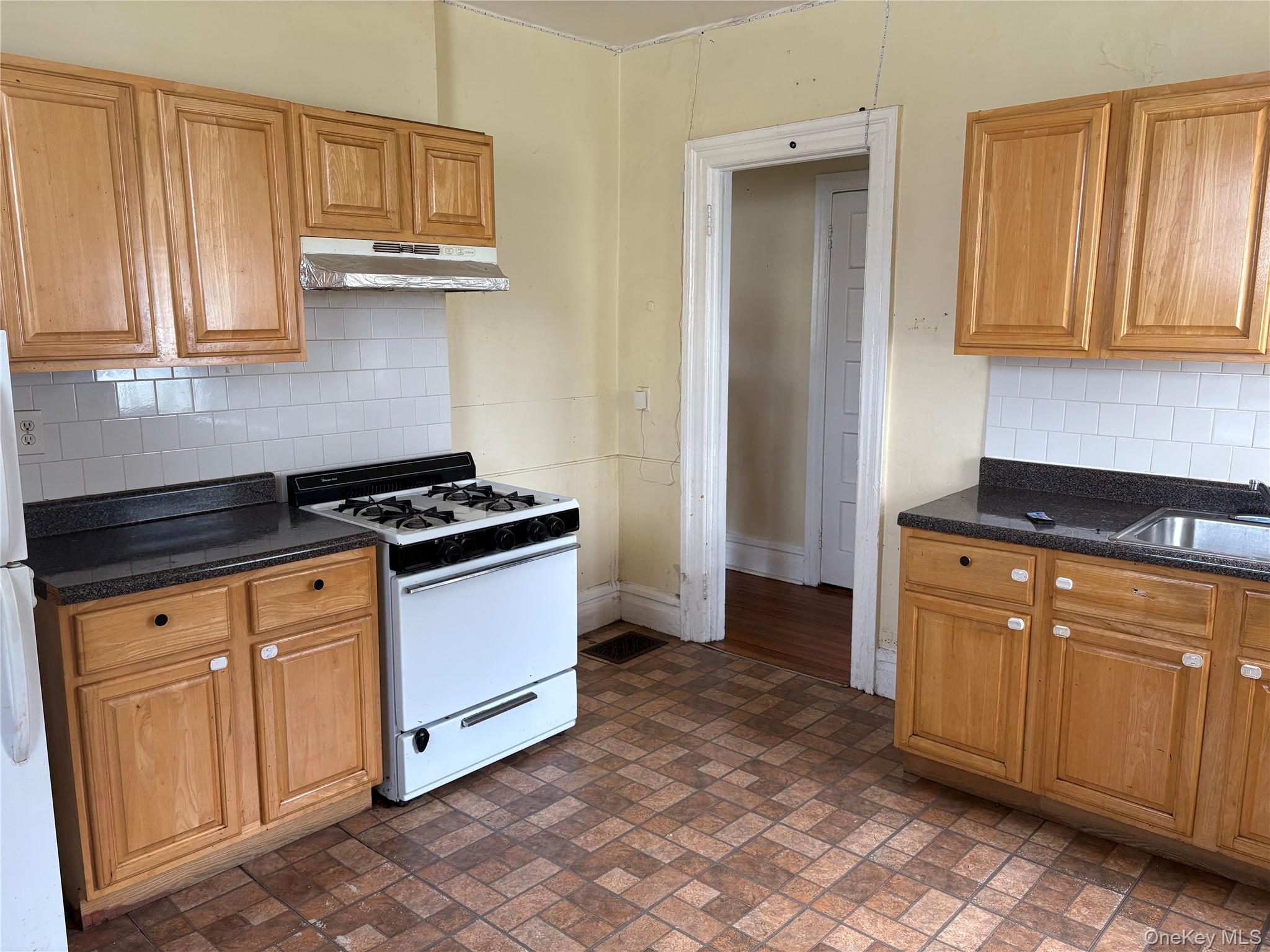 #2 photo, 83 Washington Avenue, New Rochelle , NY 10801