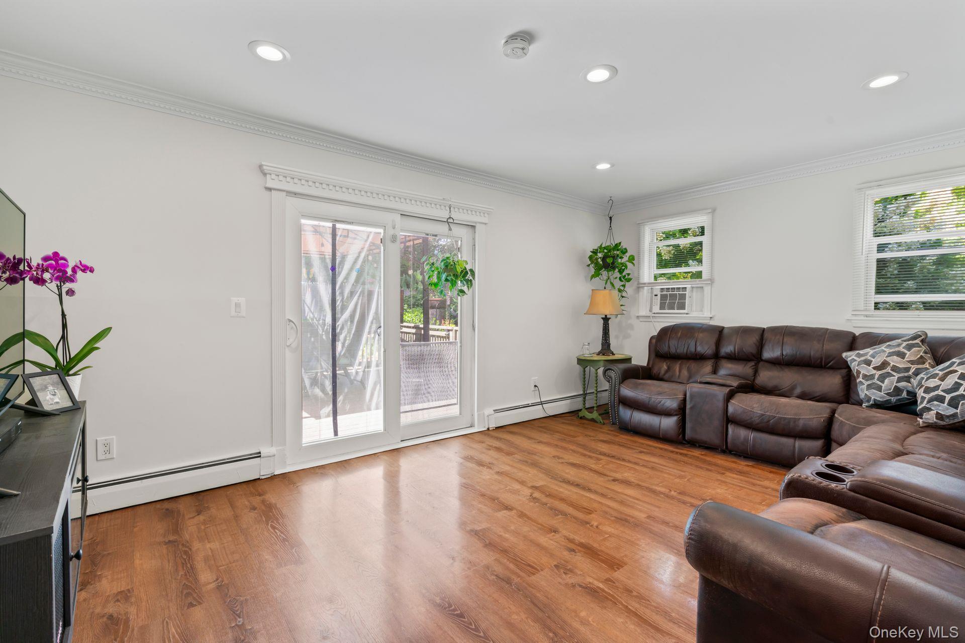 #10 photo, 6 Emil Court, サフォーク郡 Huntington , NY 11743