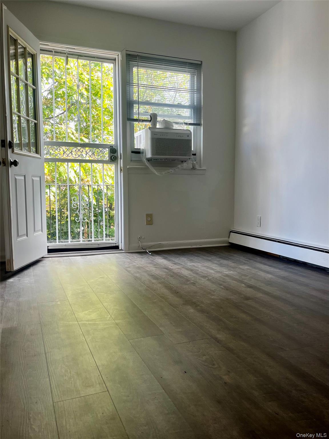 #9 photo, 25-59 46th Street, クイーンズ区 Astoria , NY 11103