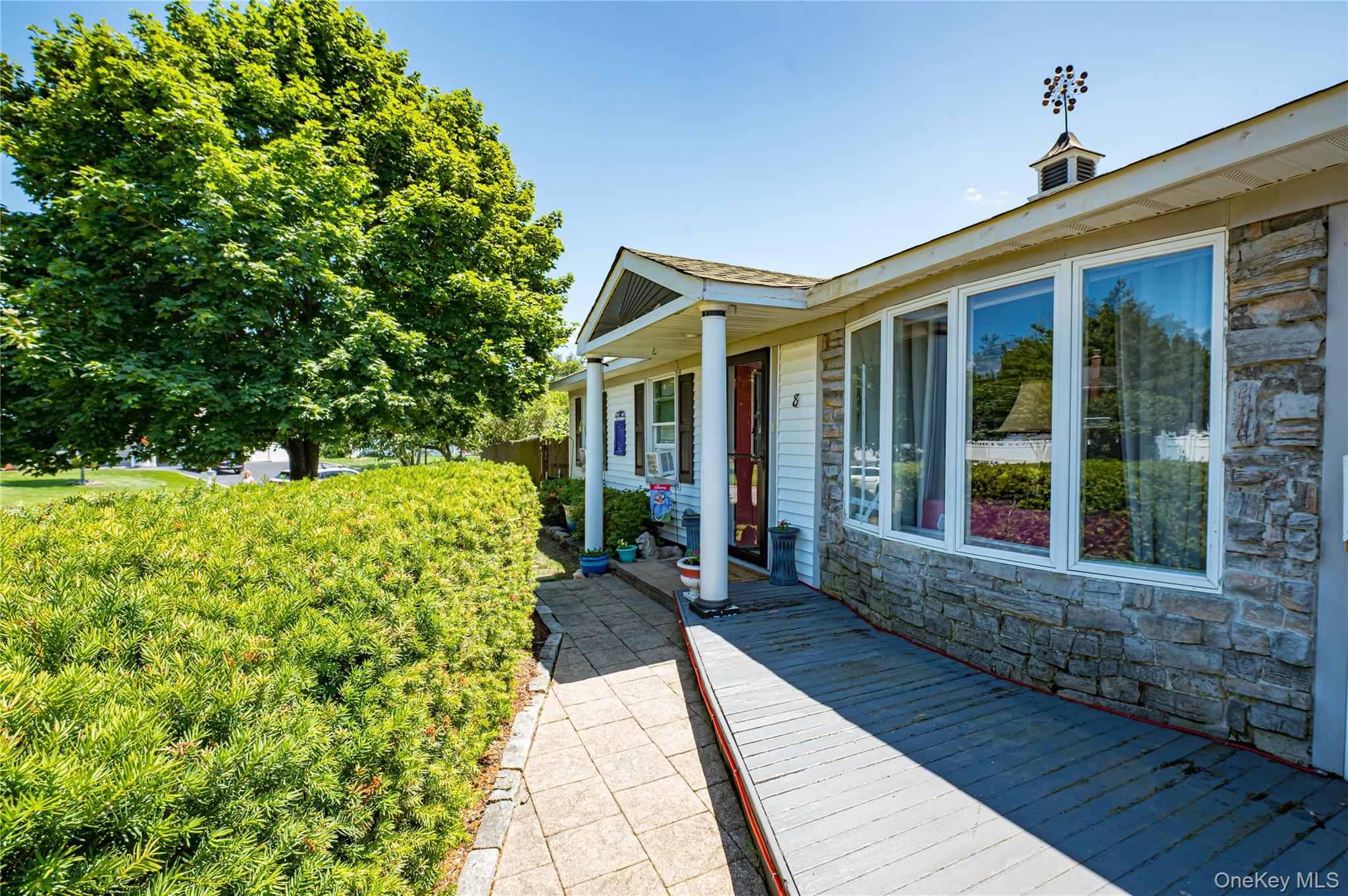 #4 photo, 8 Woodbrook Drive, サフォーク郡 Ridge , NY 11961