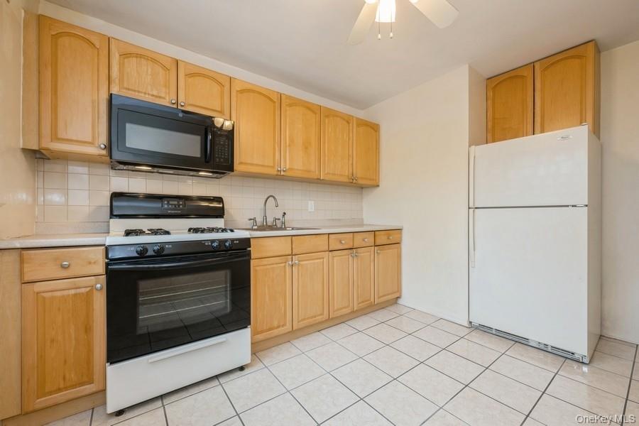 #12 photo, 73-21 220th Street, クイーンズ区 Oakland Gardens , NY 11364