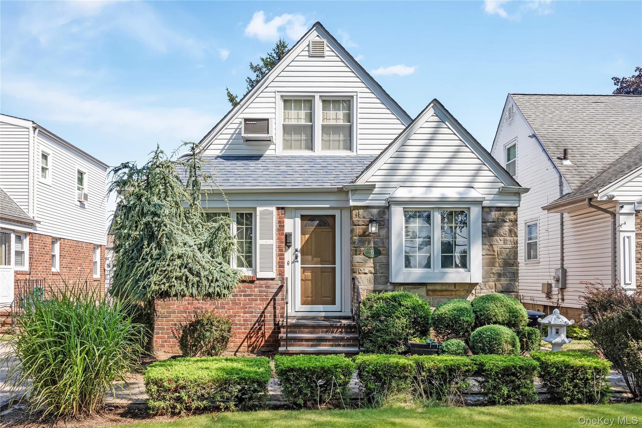 #1 photo, 15 Stewart Avenue, ナッソー郡 Stewart Manor , NY 11530