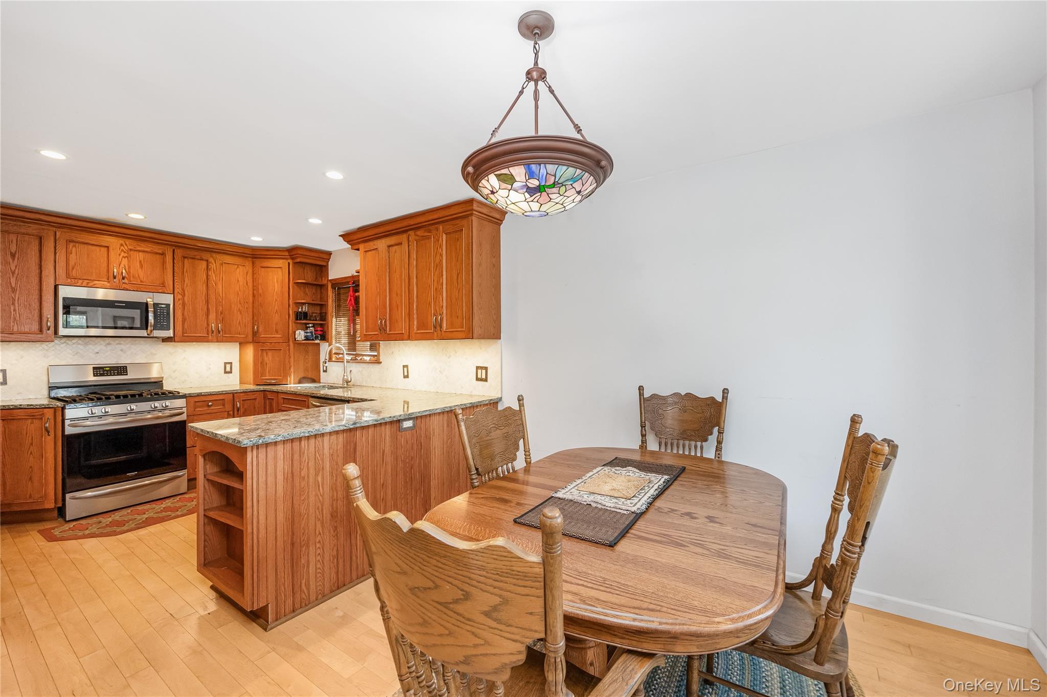 #11 photo, 15 Stewart Avenue, ナッソー郡 Stewart Manor , NY 11530