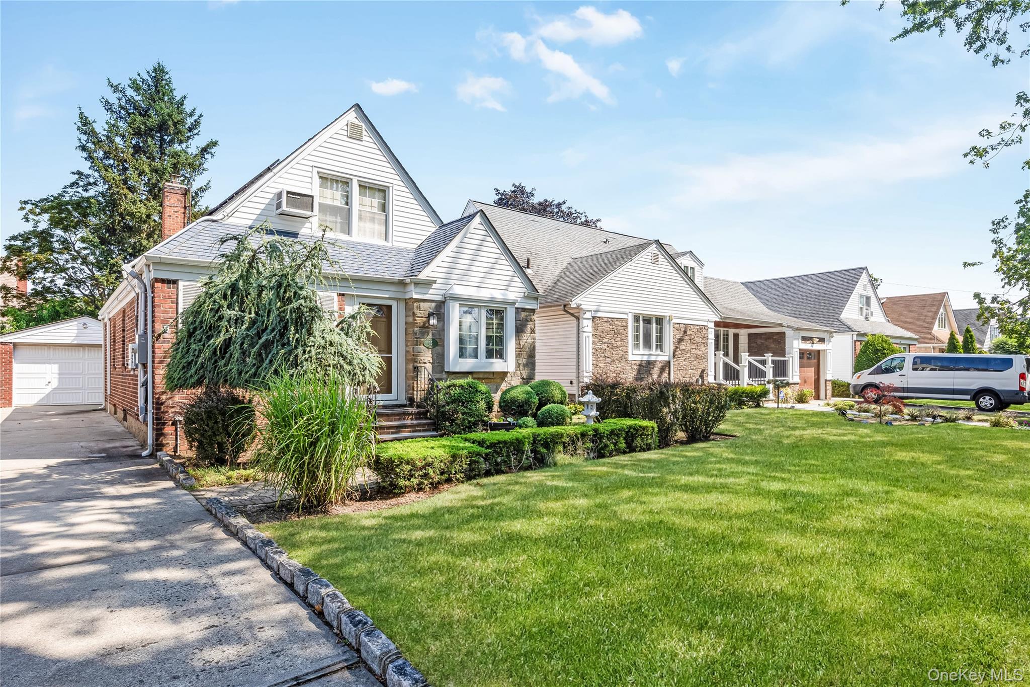 #2 photo, 15 Stewart Avenue, ナッソー郡 Stewart Manor , NY 11530