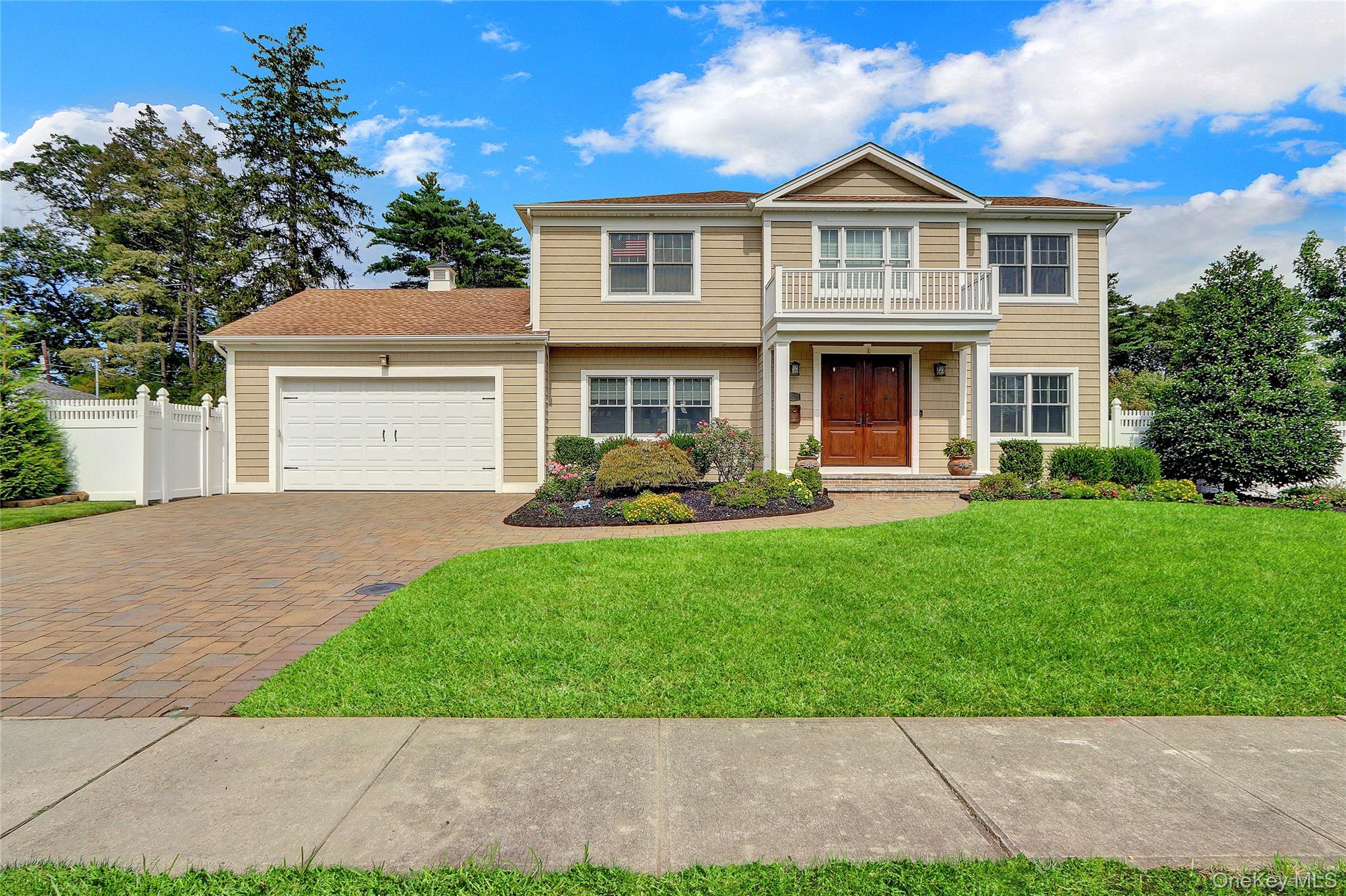 #1 photo, 4 Middle Lane, नासाउ काउंटी Jericho , NY 11753