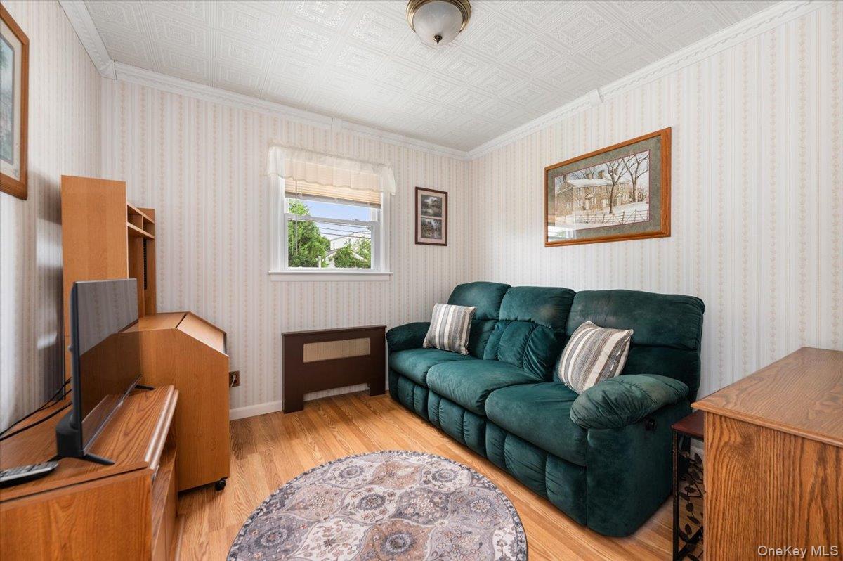 #12 photo, 225 Granada Parkway, Lindenhurst , NY 11757