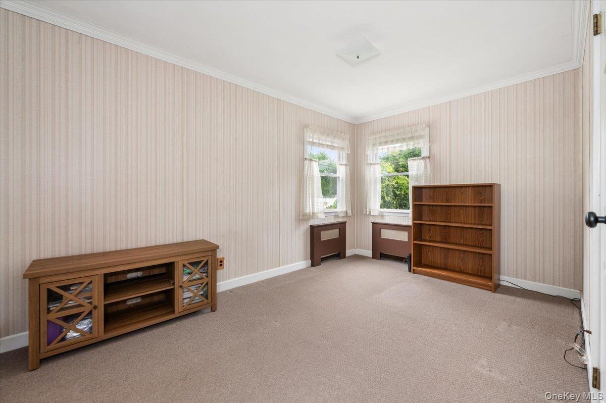 #13 photo, 225 Granada Parkway, Lindenhurst , NY 11757