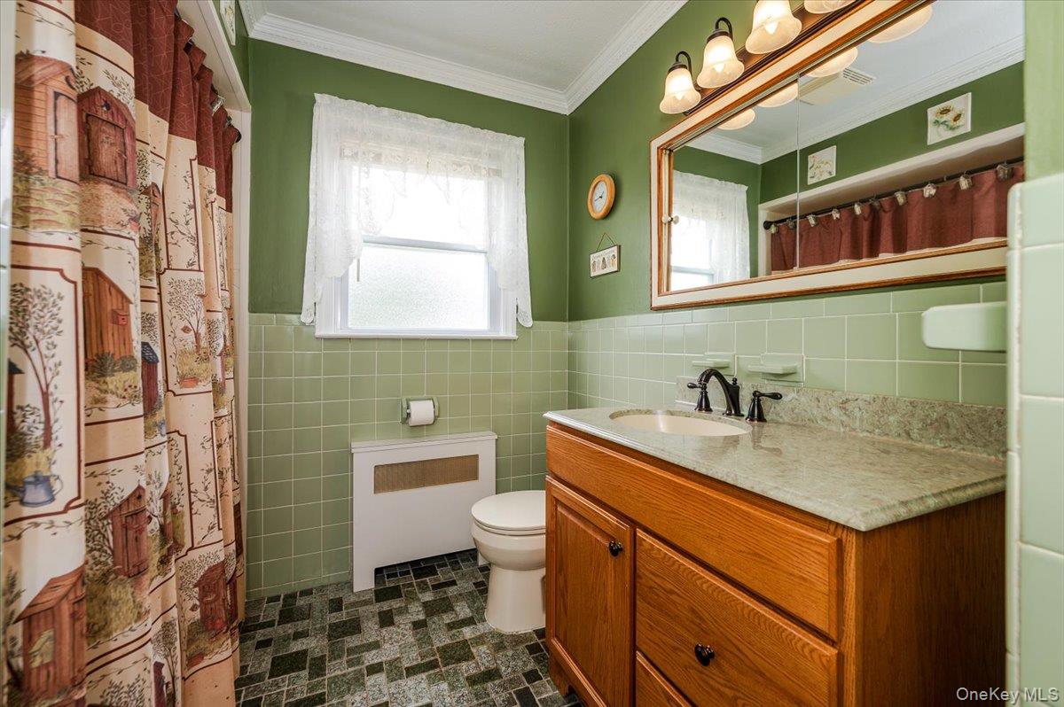 #14 photo, 225 Granada Parkway, Lindenhurst , NY 11757