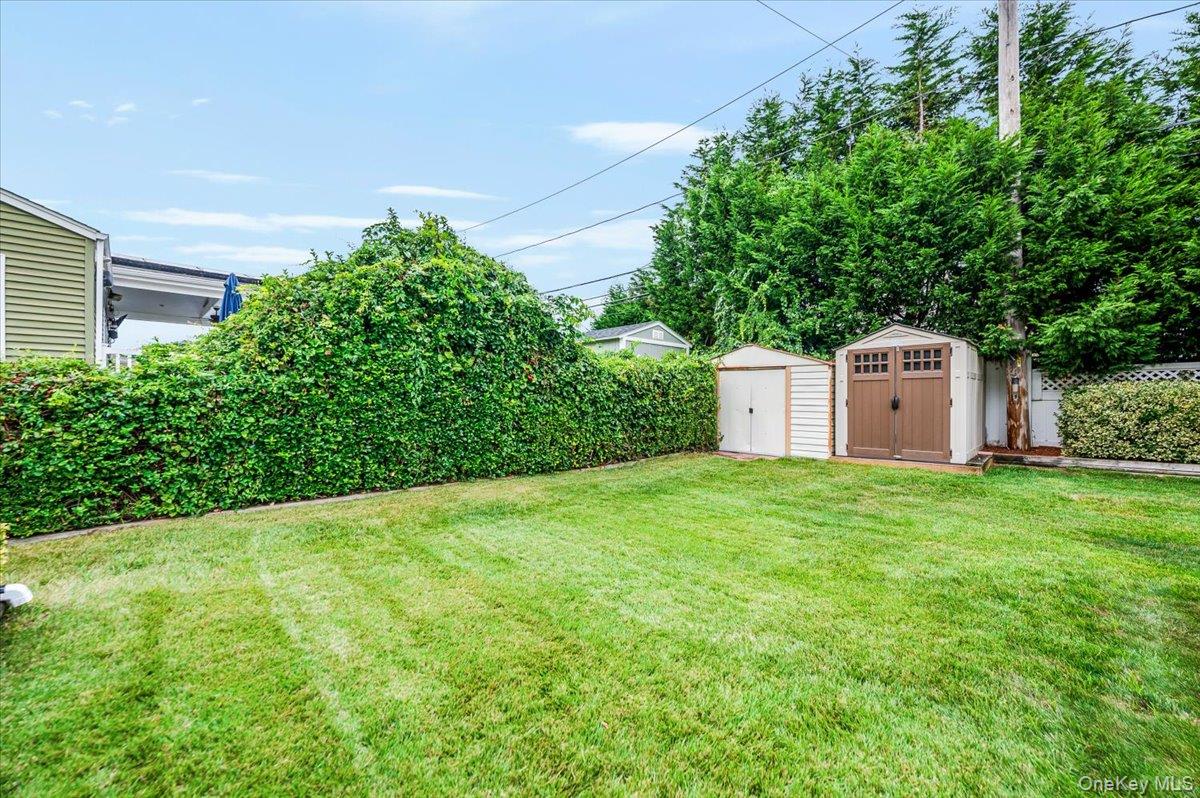 #19 photo, 225 Granada Parkway, Lindenhurst , NY 11757