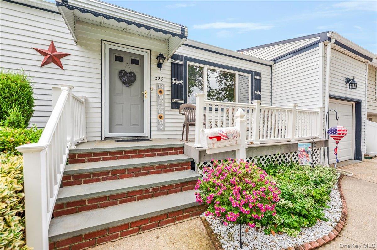 #2 photo, 225 Granada Parkway, Lindenhurst , NY 11757