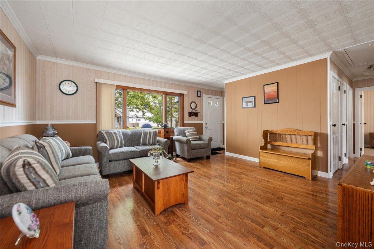 #5 photo, 225 Granada Parkway, Lindenhurst , NY 11757