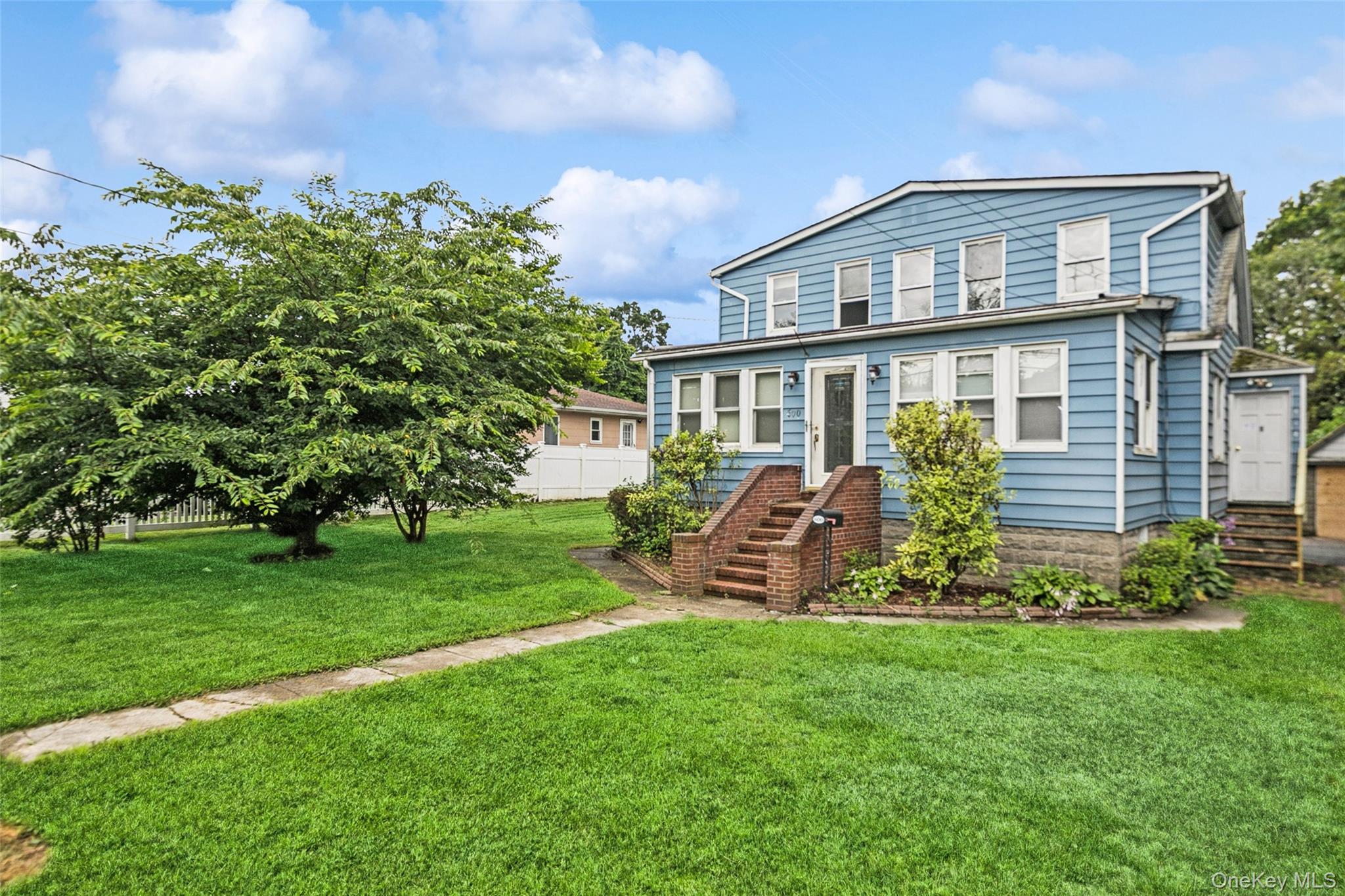 #1 photo, 600 Little East Neck Road, サフォーク郡 West Babylon , NY 11704