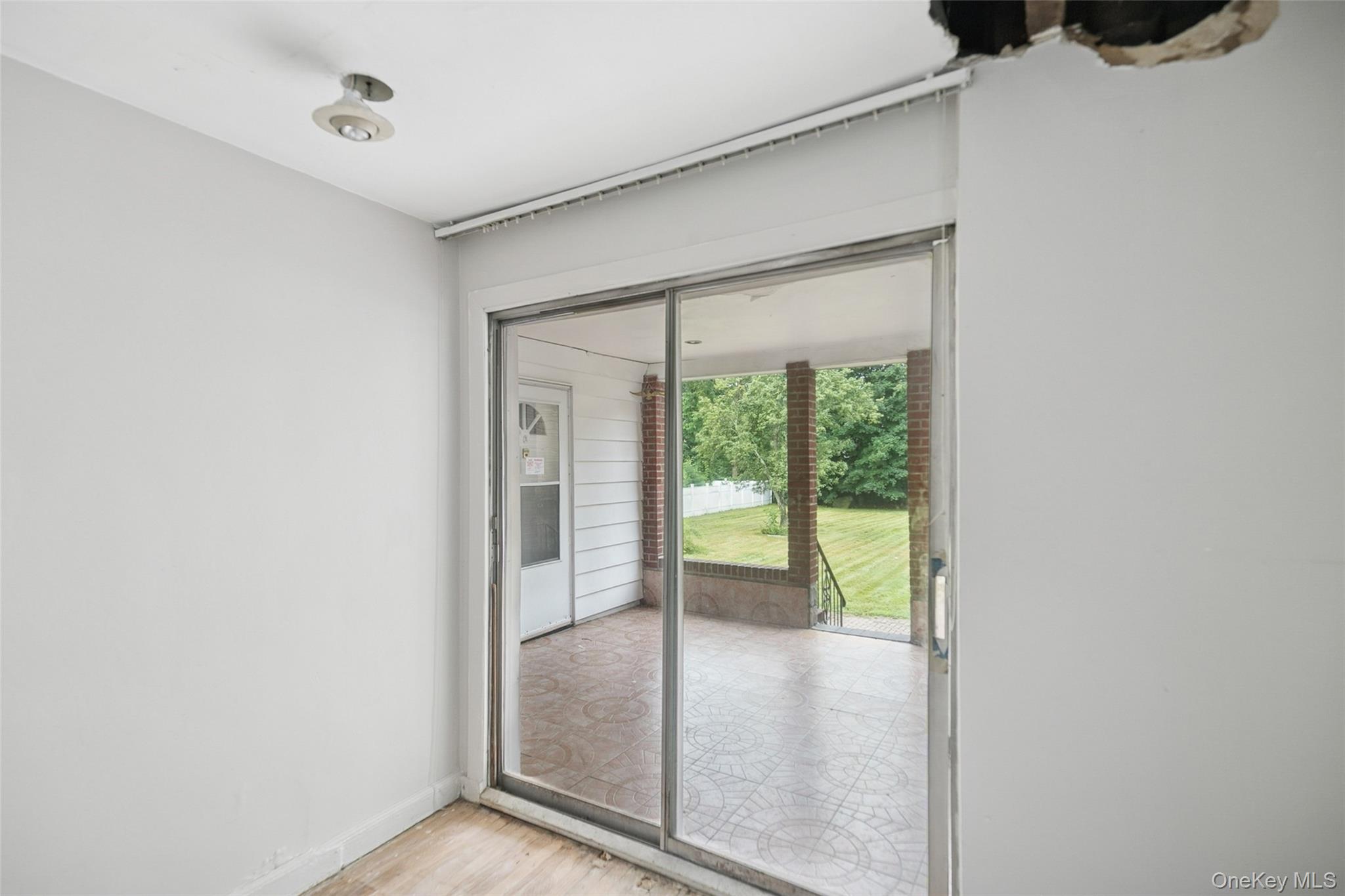 #12 photo, 600 Little East Neck Road, サフォーク郡 West Babylon , NY 11704