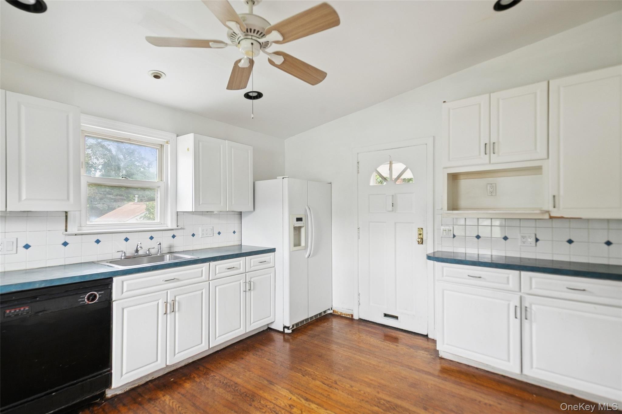 #13 photo, 600 Little East Neck Road, サフォーク郡 West Babylon , NY 11704