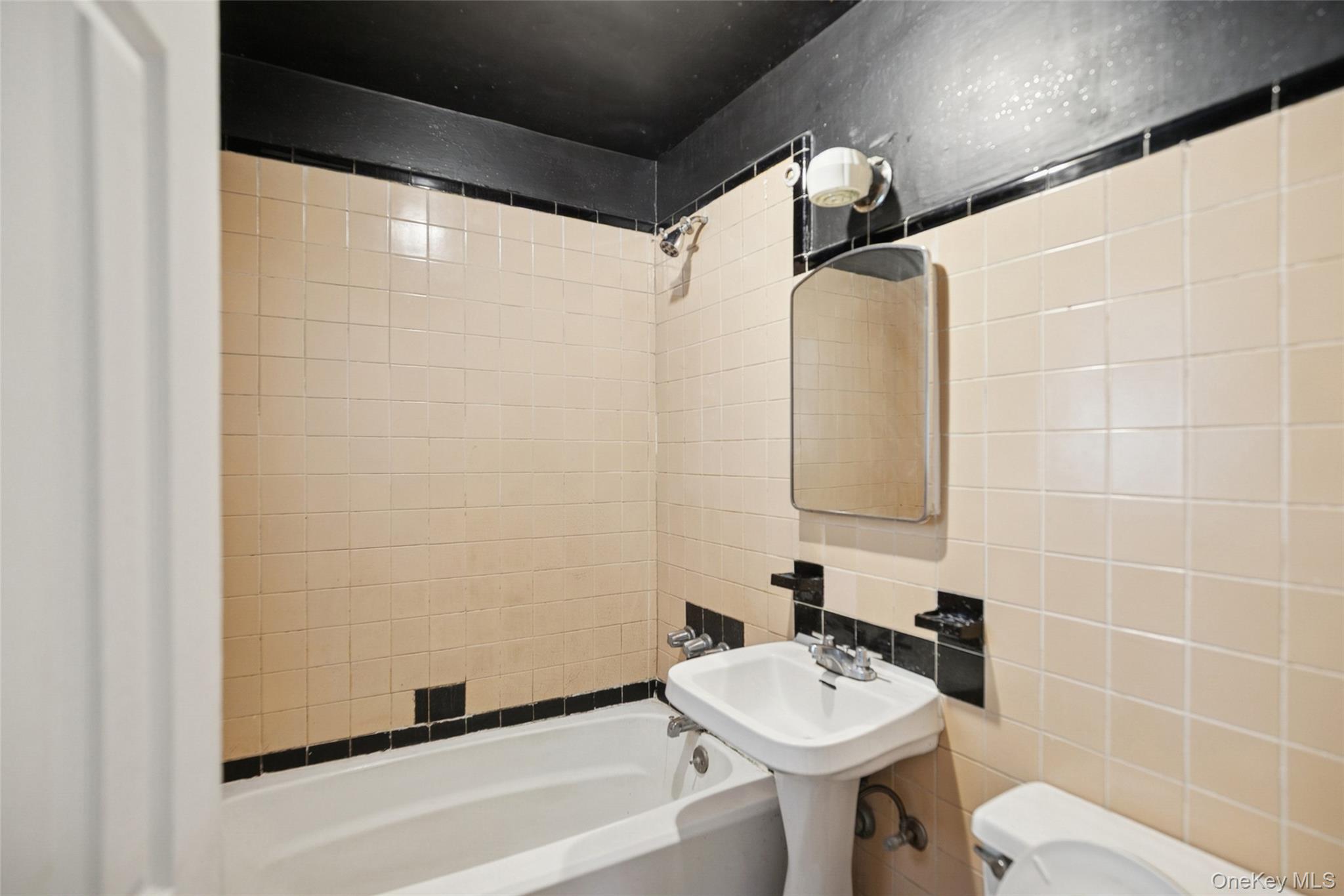 #20 photo, 600 Little East Neck Road, サフォーク郡 West Babylon , NY 11704