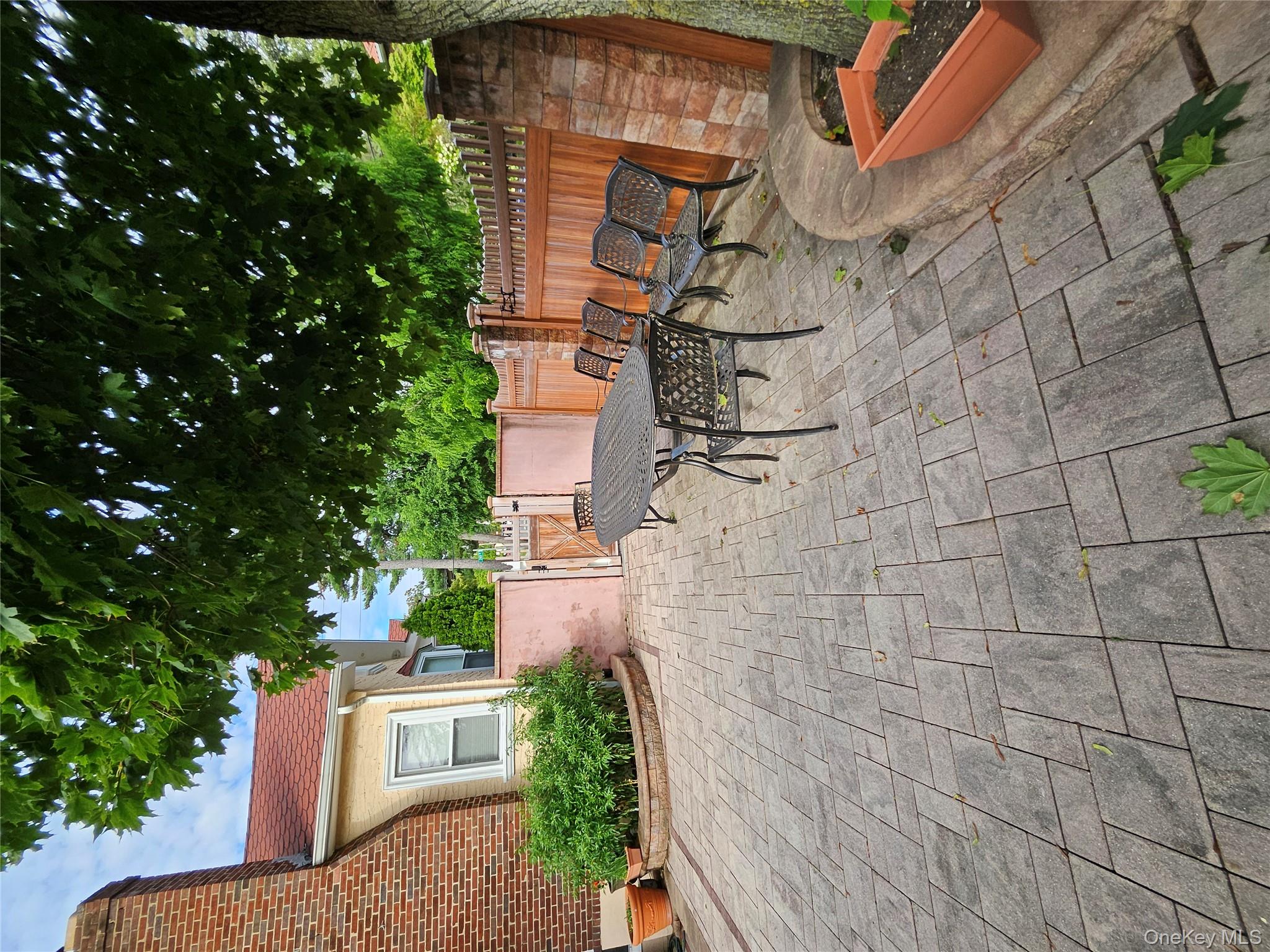 #16 photo, 4020 249th St, クイーンズ区 Little Neck , NY 11363