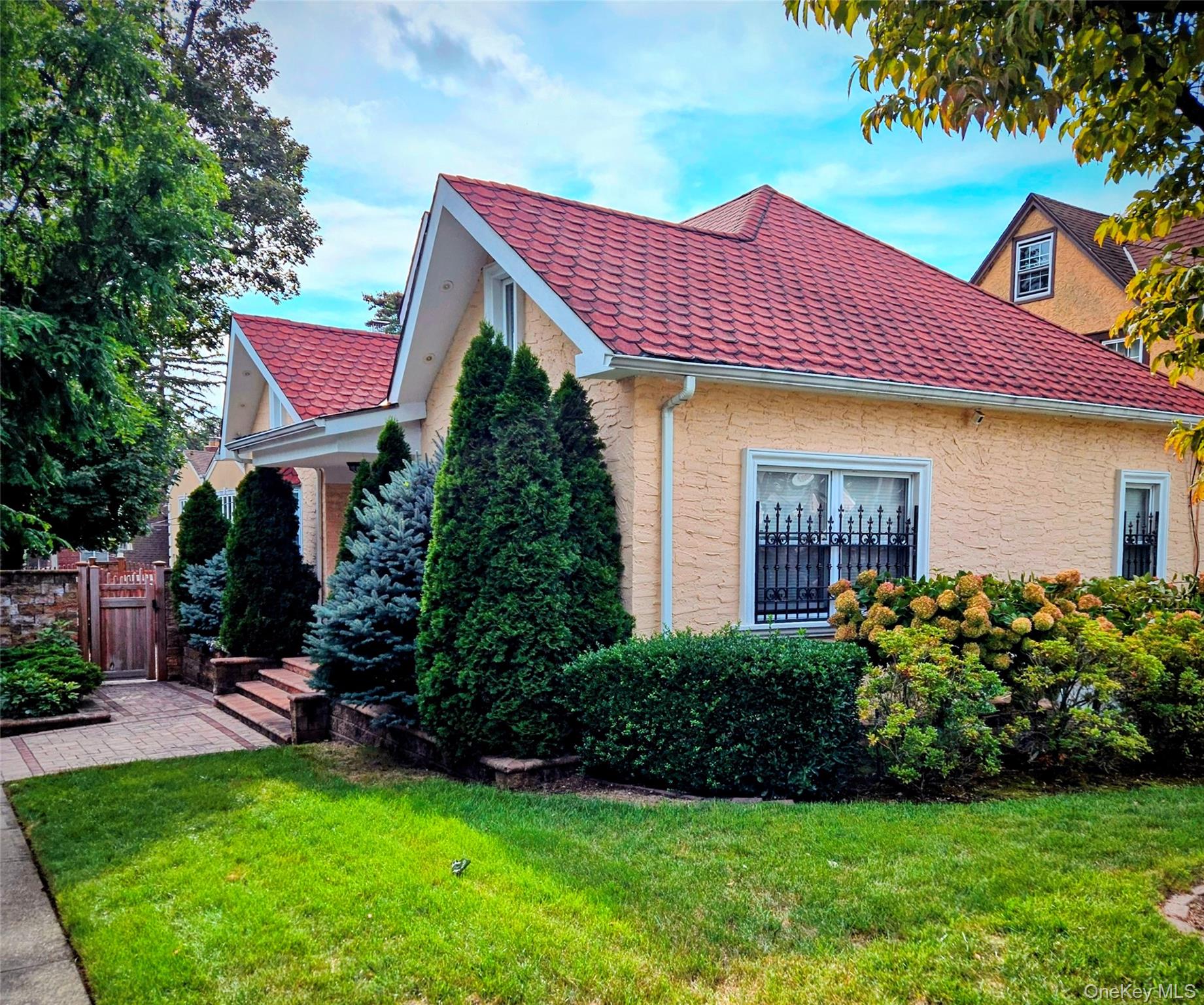 #19 photo, 4020 249th St, クイーンズ区 Little Neck , NY 11363