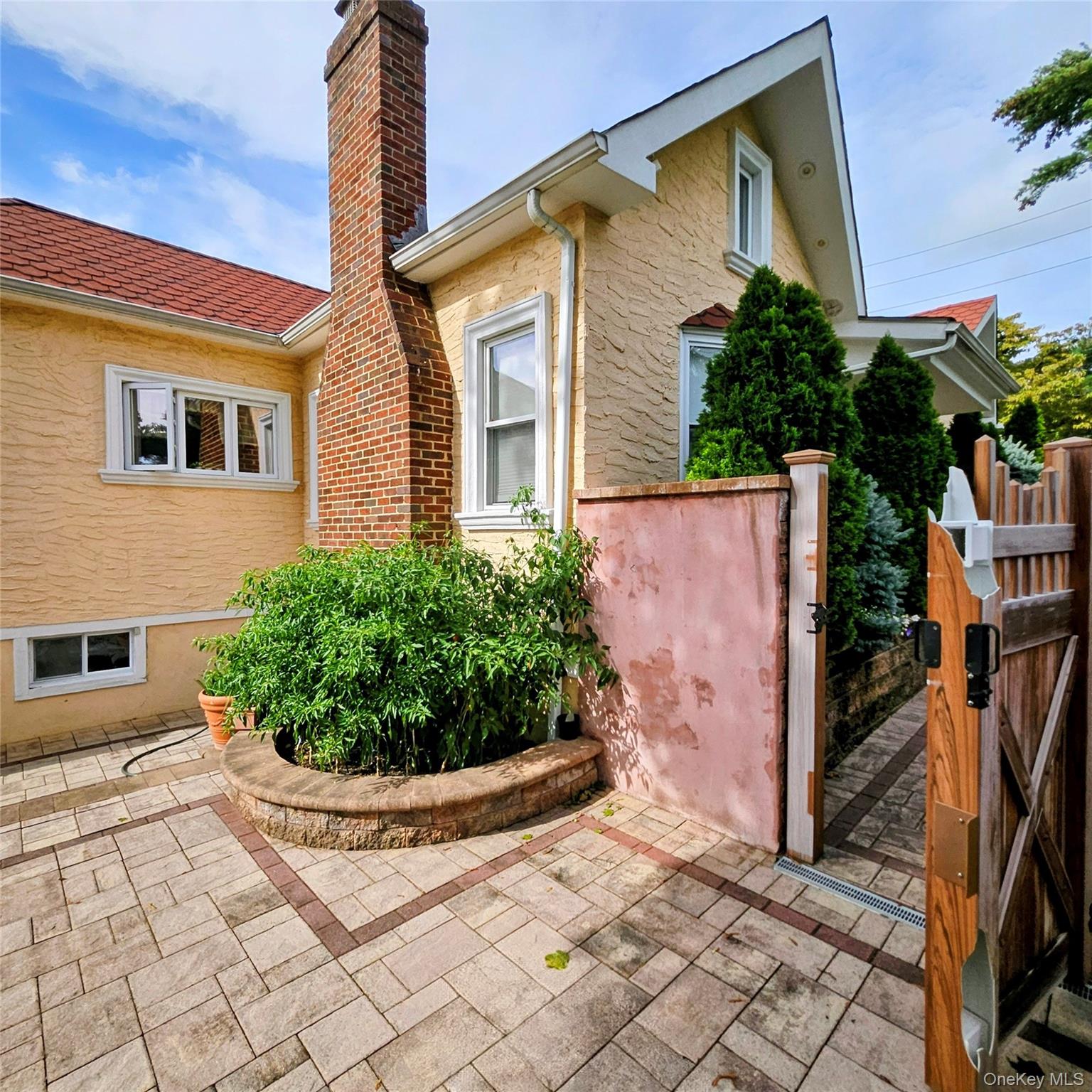 #20 photo, 4020 249th St, クイーンズ区 Little Neck , NY 11363