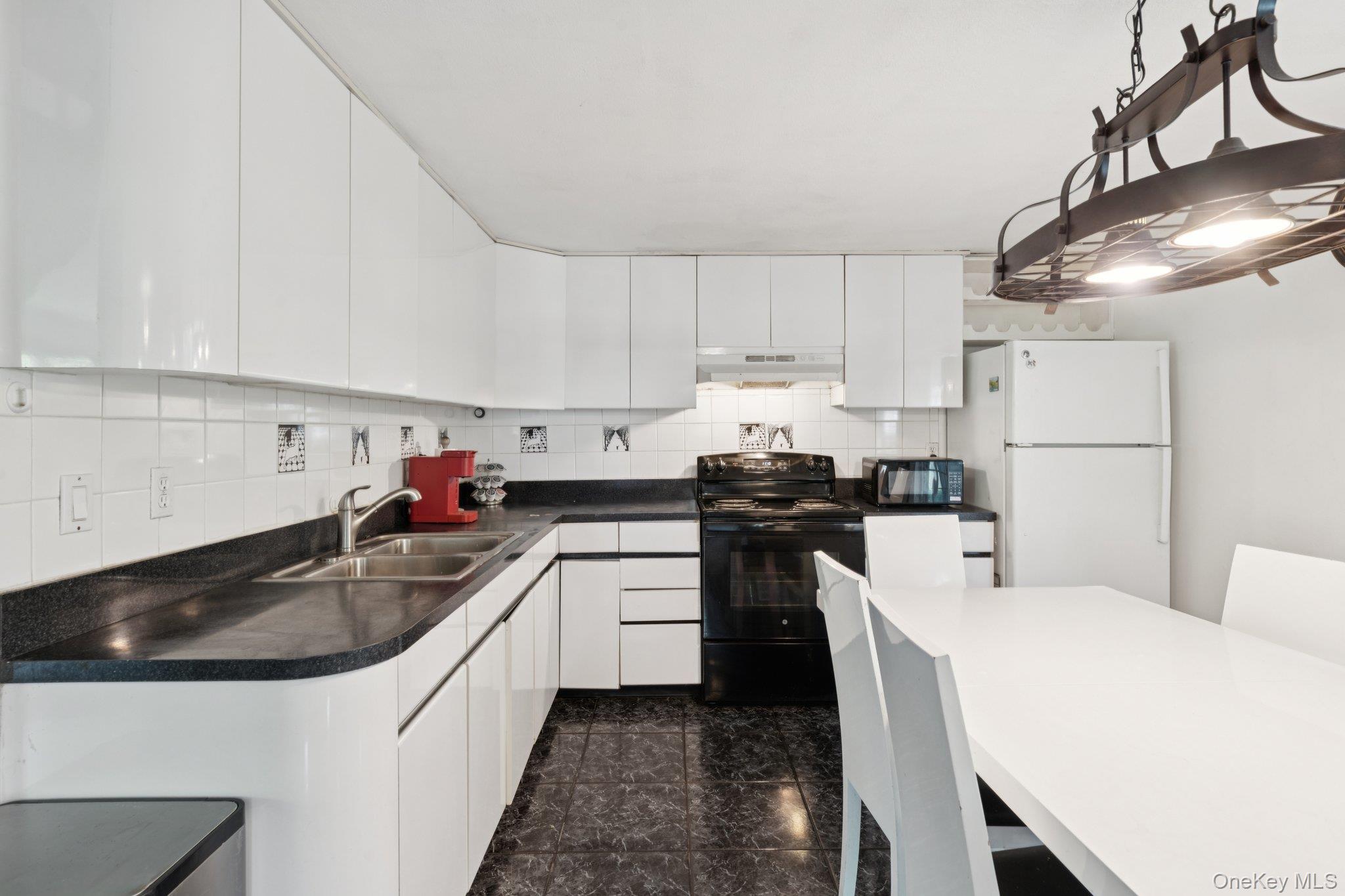 #13 photo, 12 Clarkson Drive, サフォーク郡 Farmingville , NY 11738