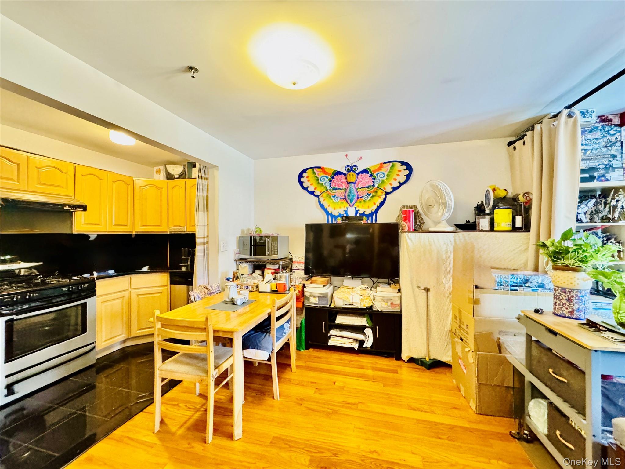 #2 photo, 37-33 107th Street, クイーンズ区 Corona , NY 11368