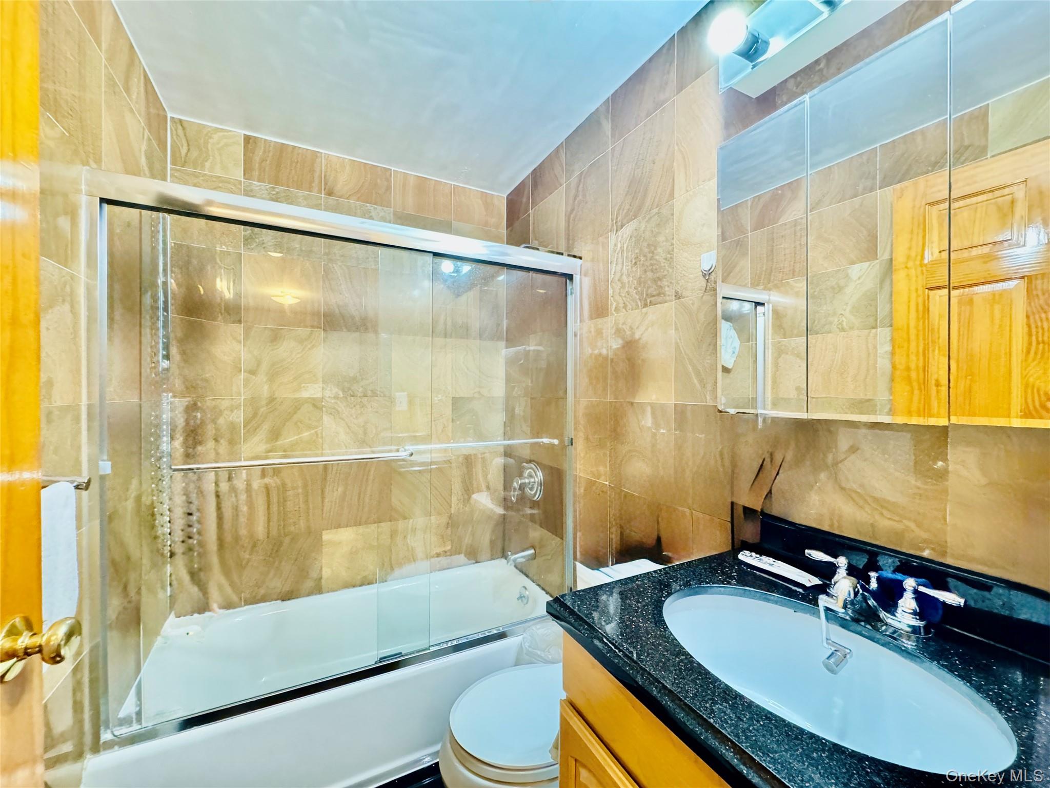 #5 photo, 37-33 107th Street, クイーンズ区 Corona , NY 11368