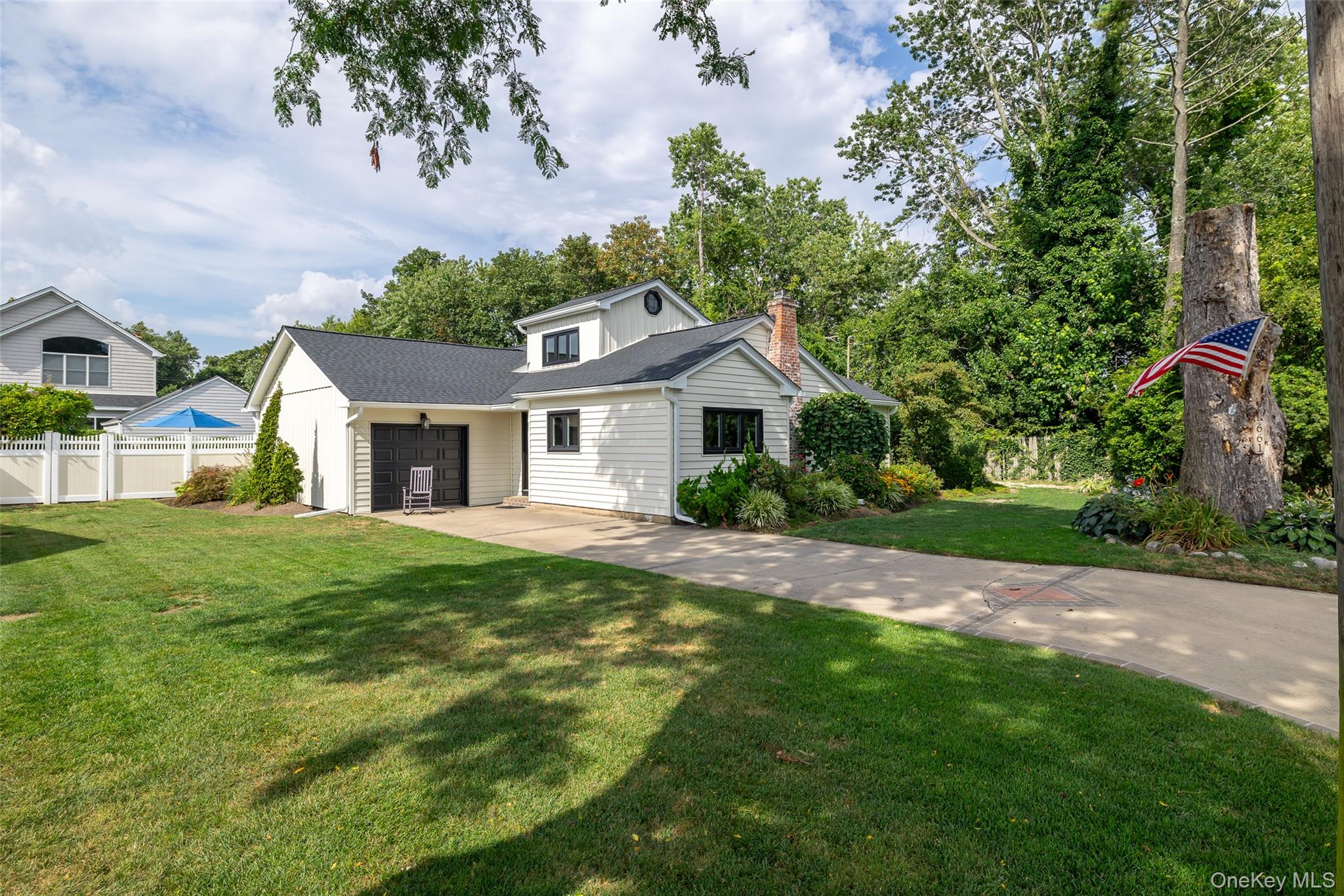 #1 photo, 661 Bay 6th Street, सफ़ोक काउंटी West Islip , NY 11795