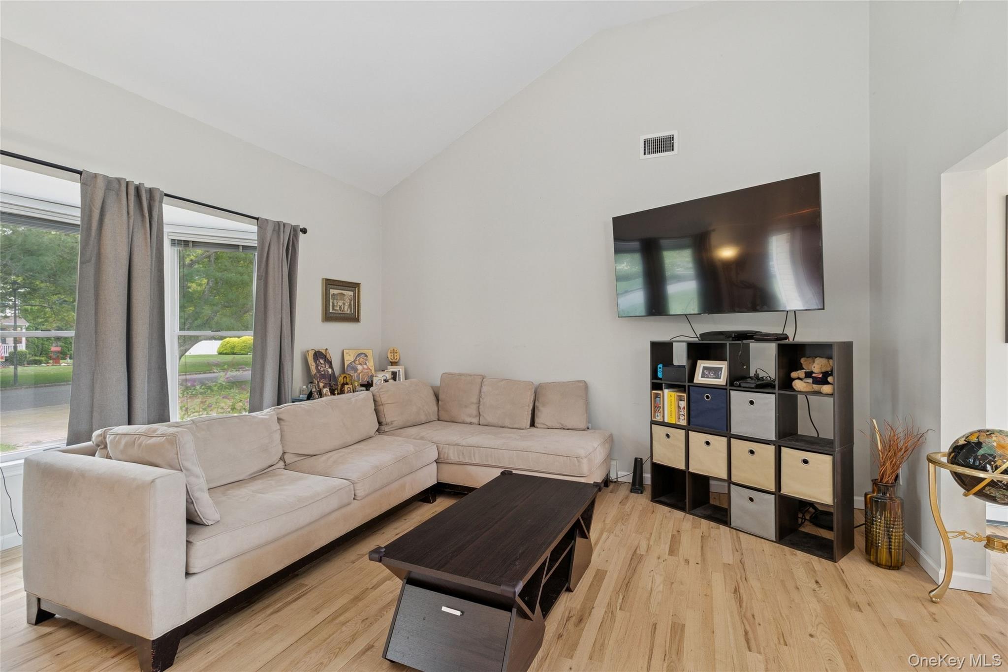 #3 photo, 84 Crystal Drive, サフォーク郡 Aquebogue , NY 11931