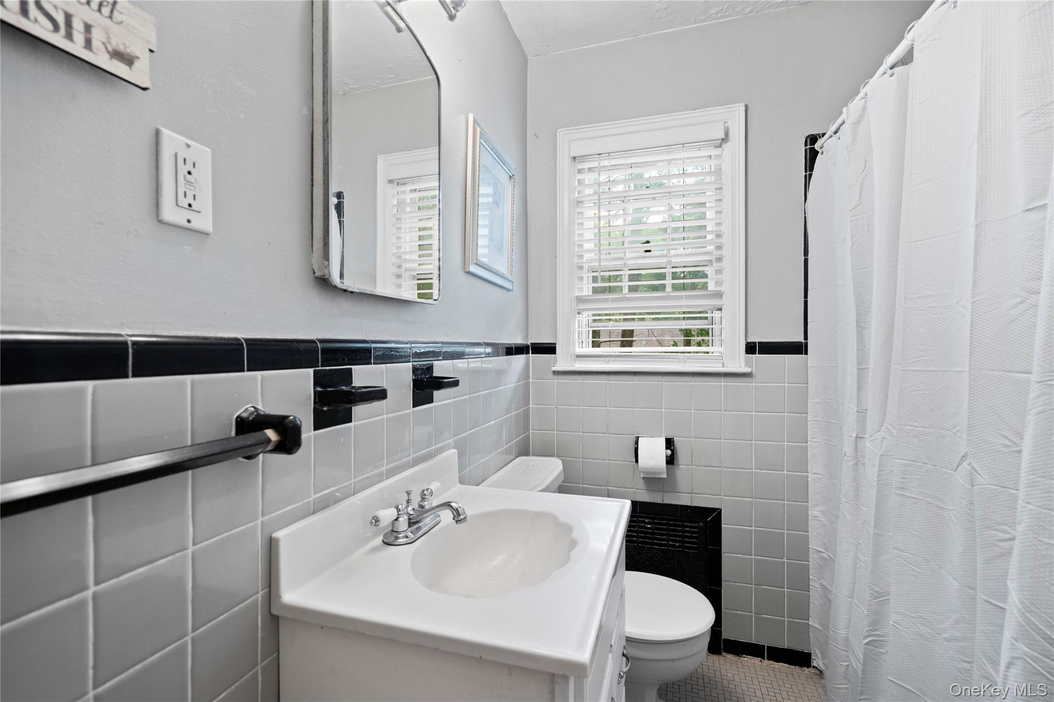 #12 photo, 25 Hillside Avenue, Woodbury , NY 11797