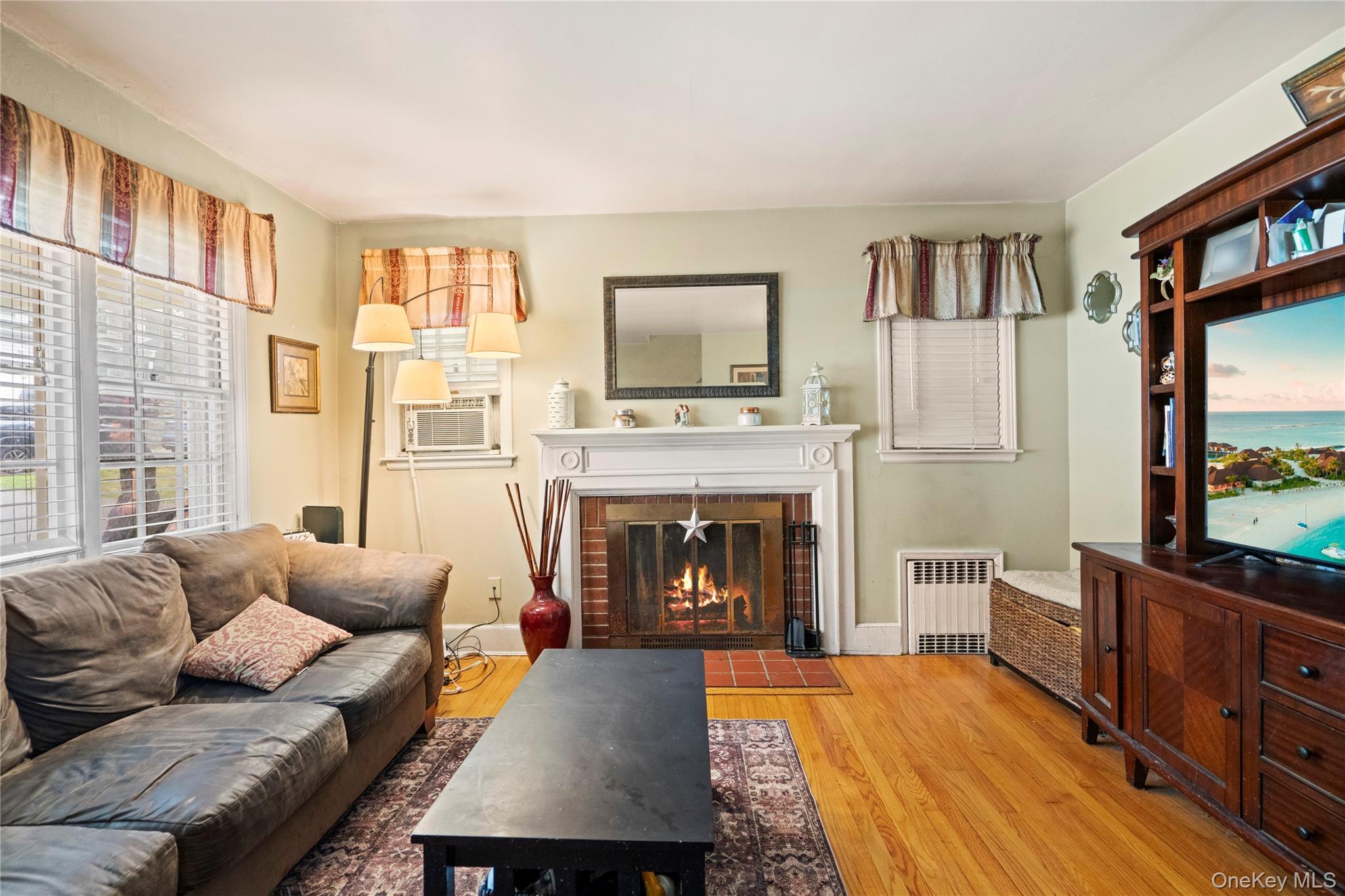 #7 photo, 25 Hillside Avenue, Woodbury , NY 11797