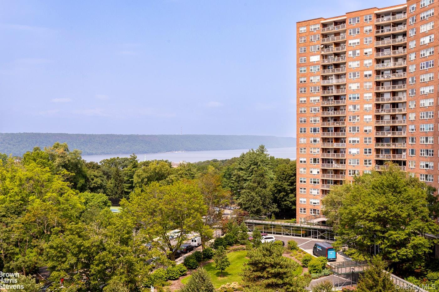 #8 photo, 5700 Arlington Avenue, ブロンクス区 Bronx , NY 10471