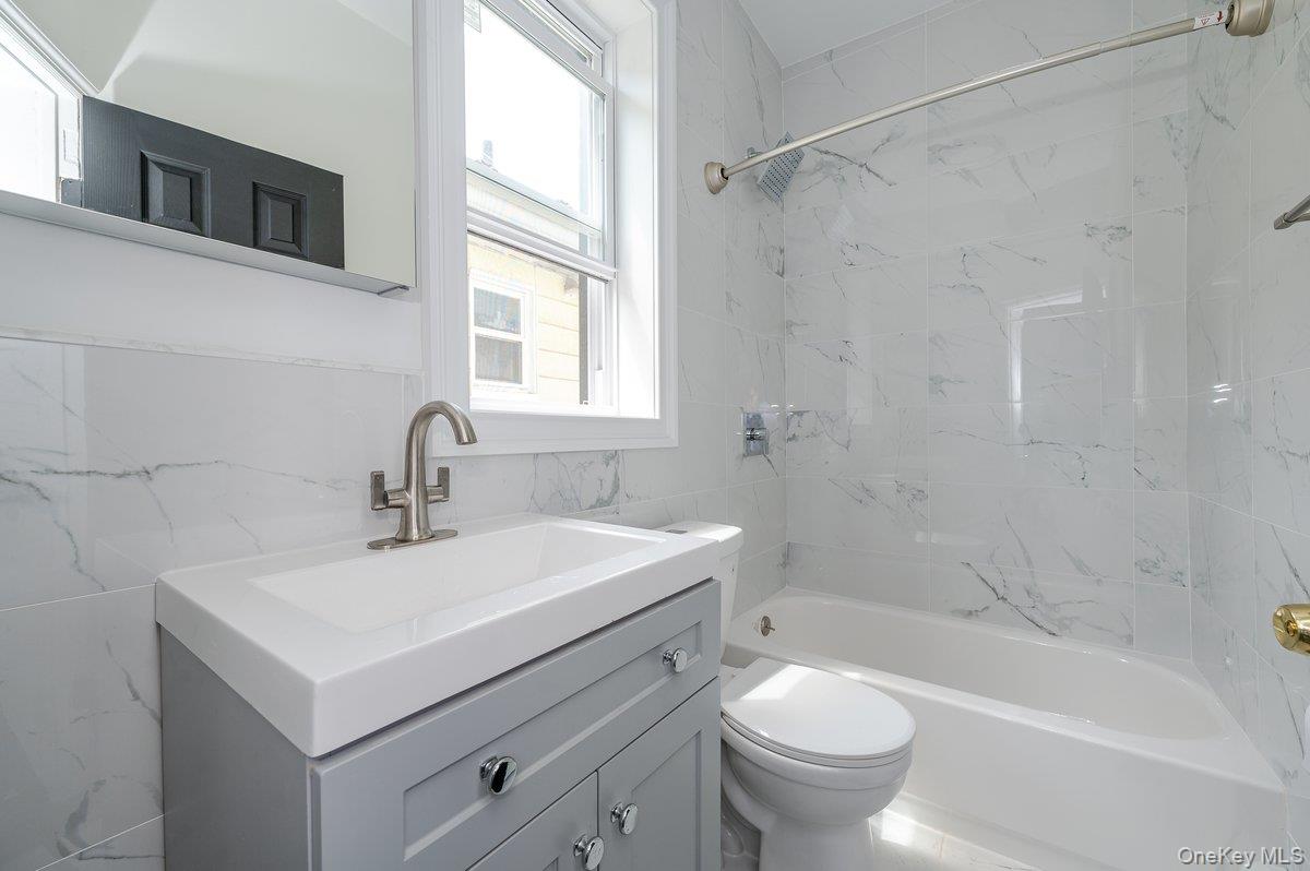 #9 photo, 573 Minnieford Avenue, ブロンクス区 Bronx , NY 10464