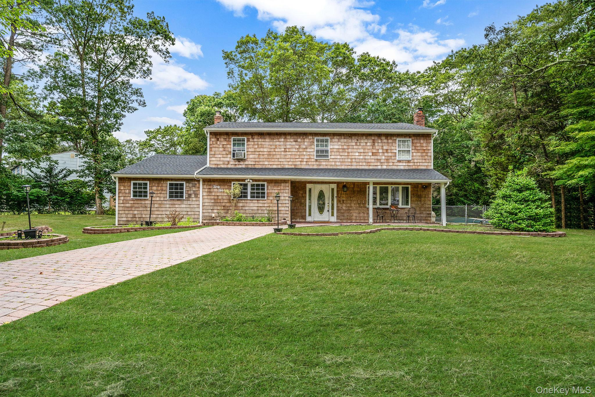 #1 photo, 32 Artist Lake Boulevard, सफ़ोक काउंटी Middle Island , NY 11953