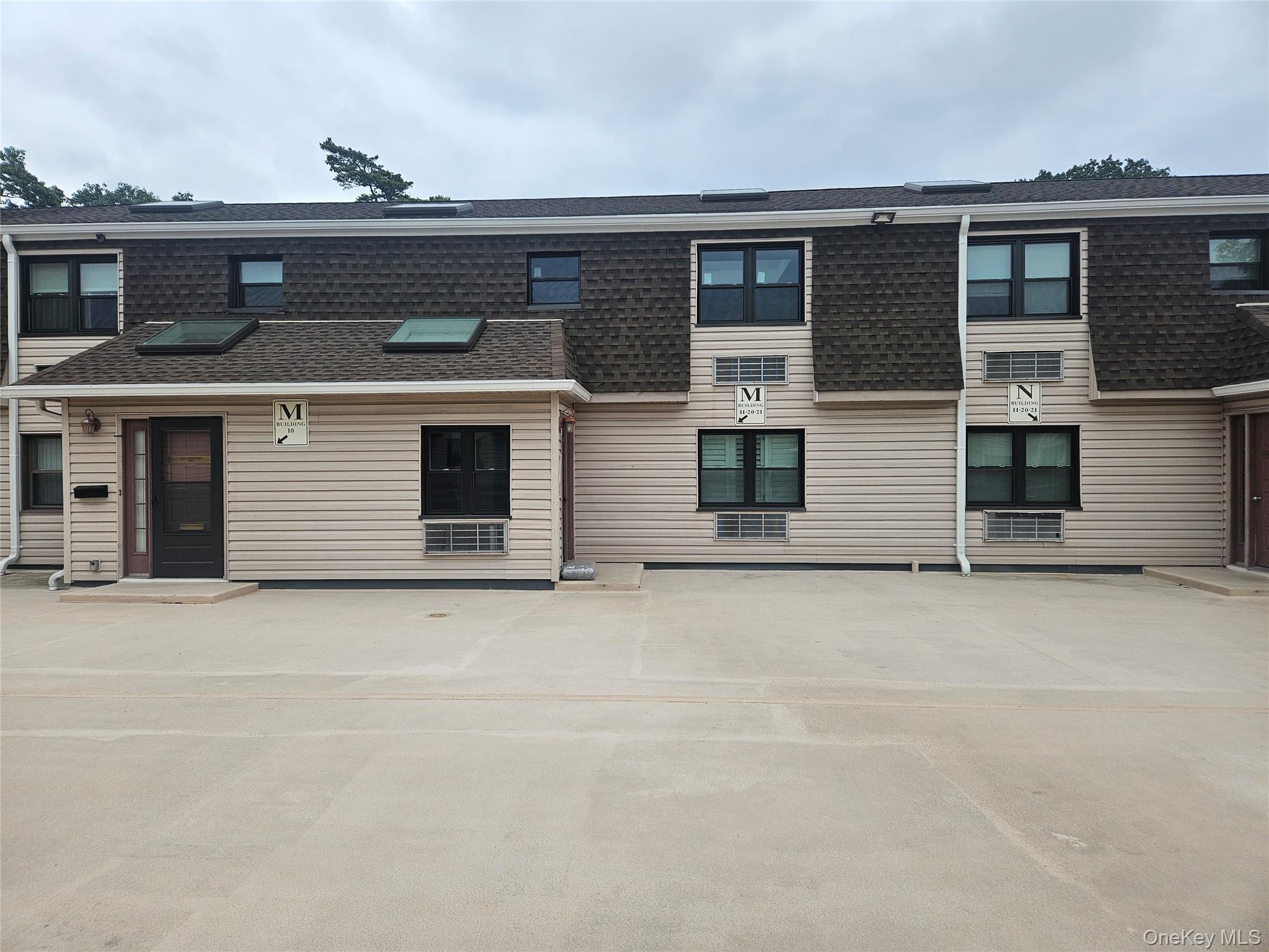 #1 photo, 1335 Broadway, Hewlett , NY 11557