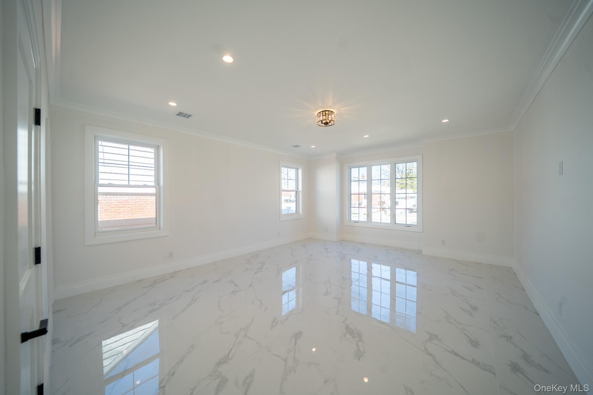 #18 photo, 957 Dana Avenue, Valley Stream , NY 11580