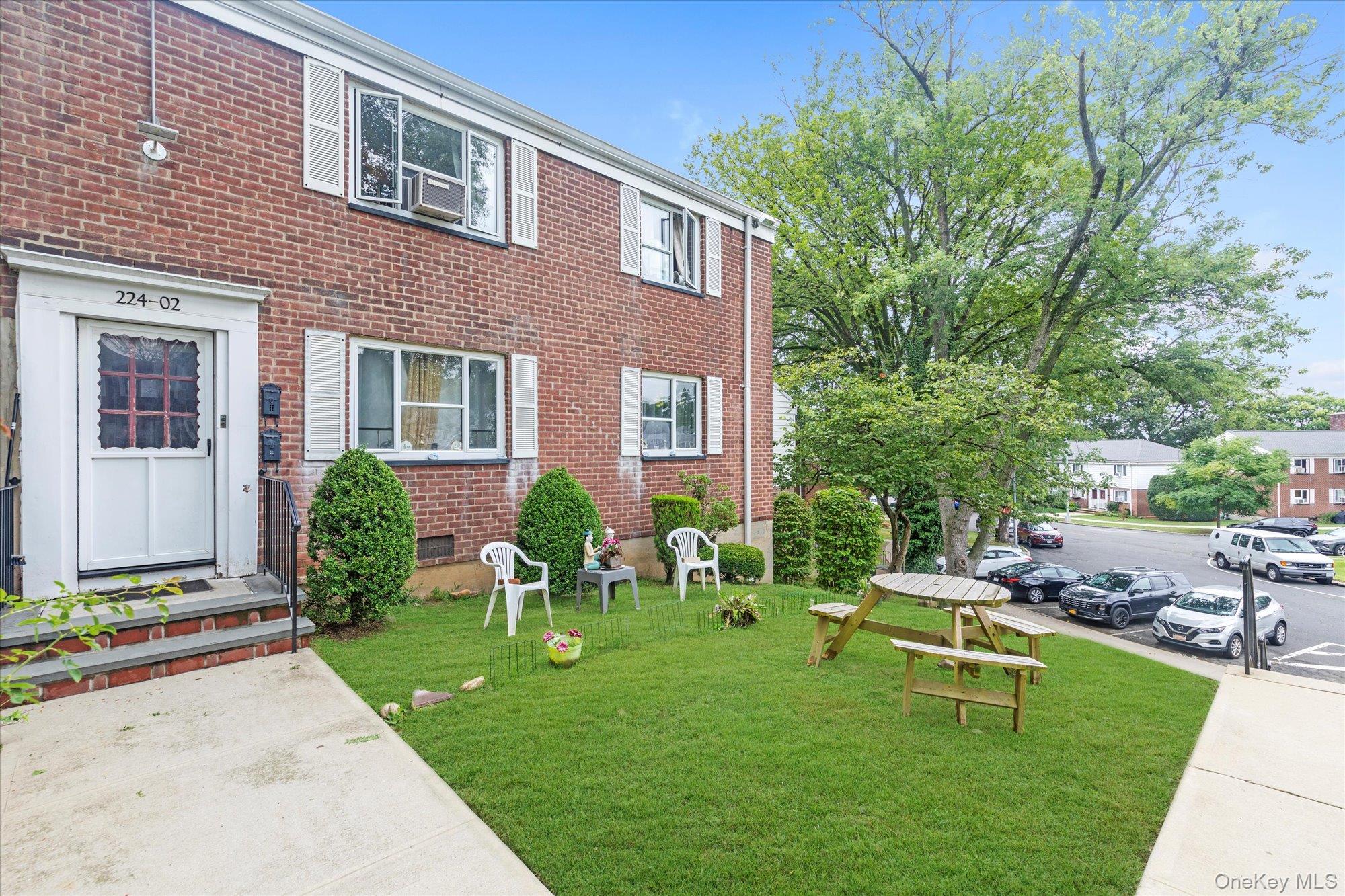 #12 photo, 22402 Stronghurst Avenue, Queens Village , NY 11427