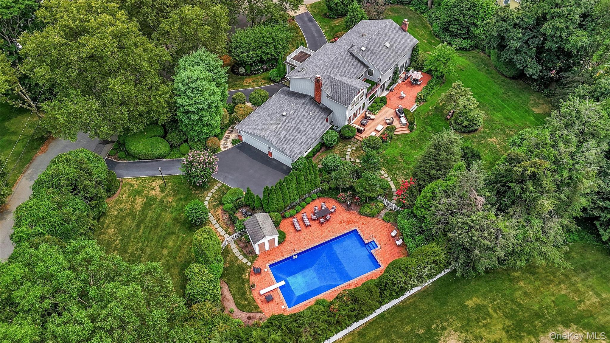 #1 photo, 30 Briarfield Lane, Huntington , NY 11743