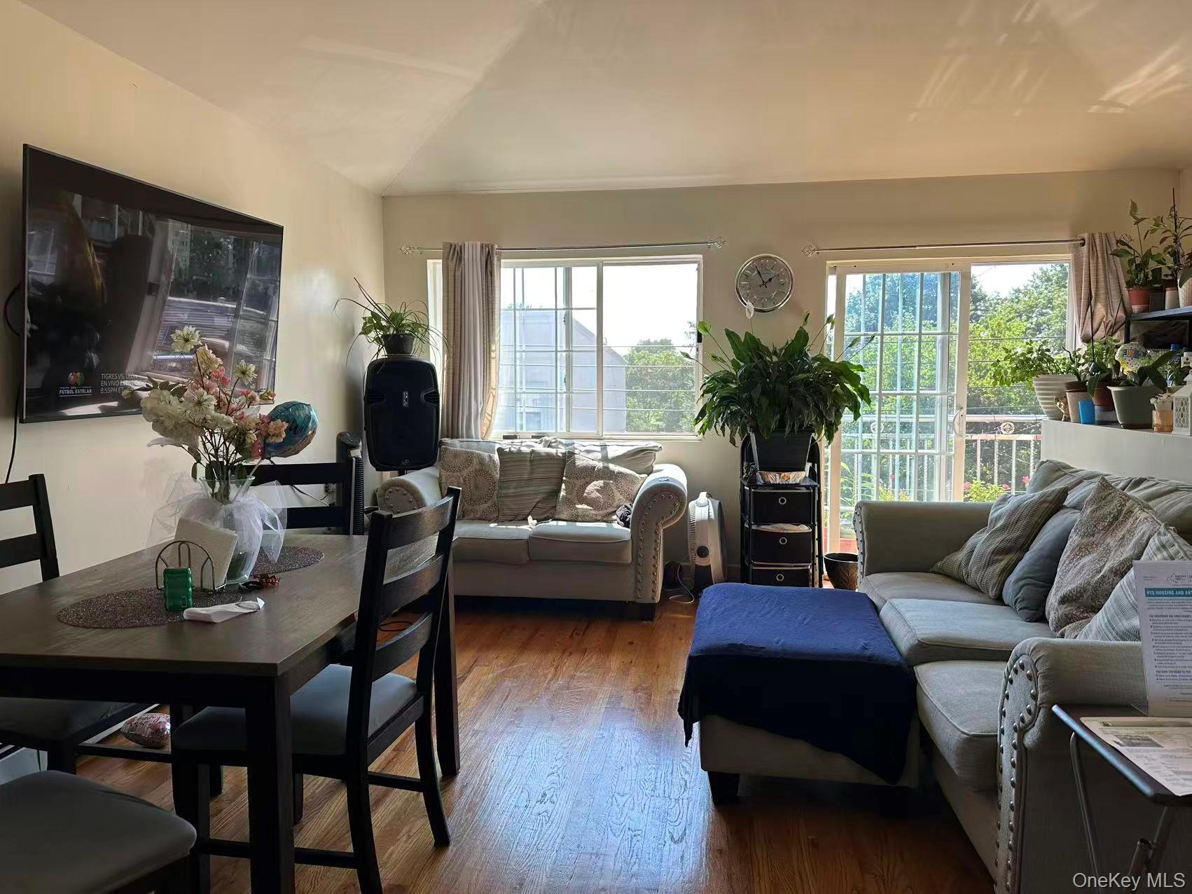 #12 photo, 80-29 57th Street, クイーンズ区 Glendale , NY 11385